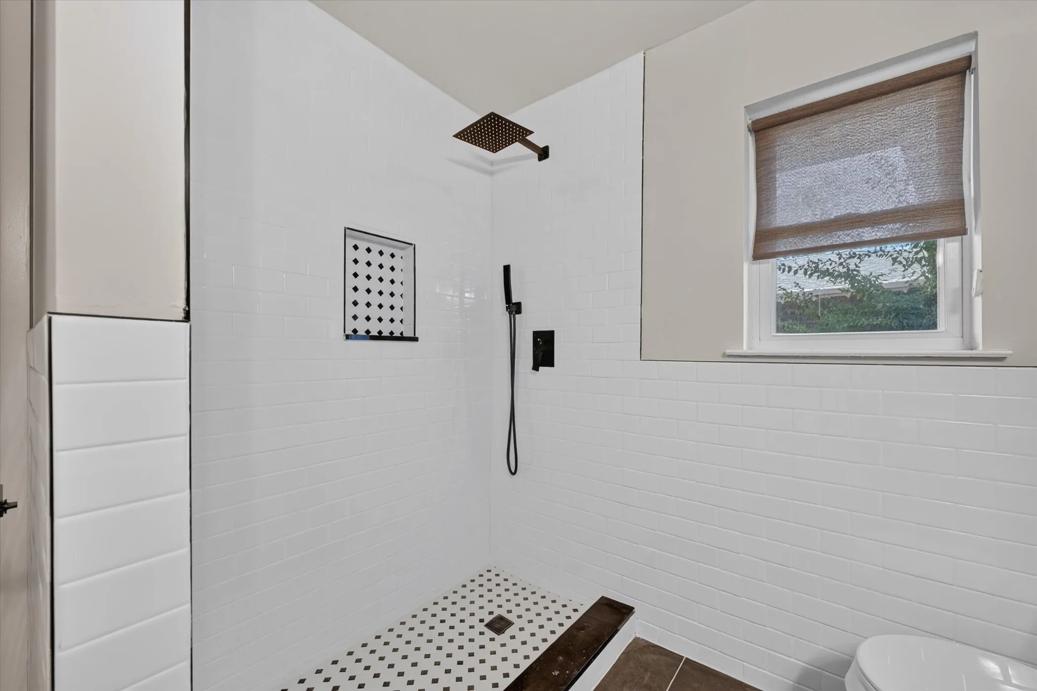 Single Family Residence For Sale in Denton County , 1450 Juniper Lane, Lewisville, Texas 75077, 4 Bedroom, 2 Bathroom, 2 Garage spaces, 2,090 Sqft, built in 1977, mls#21361179, Real Estate Agent in Lewisville, Homes For Sale in Denton county, Homes For Sale in Lewisville, Realtor in Lewisville Texas, Real Estate Brokerage Independent Realty Texas, Luminita Cordes Realtor