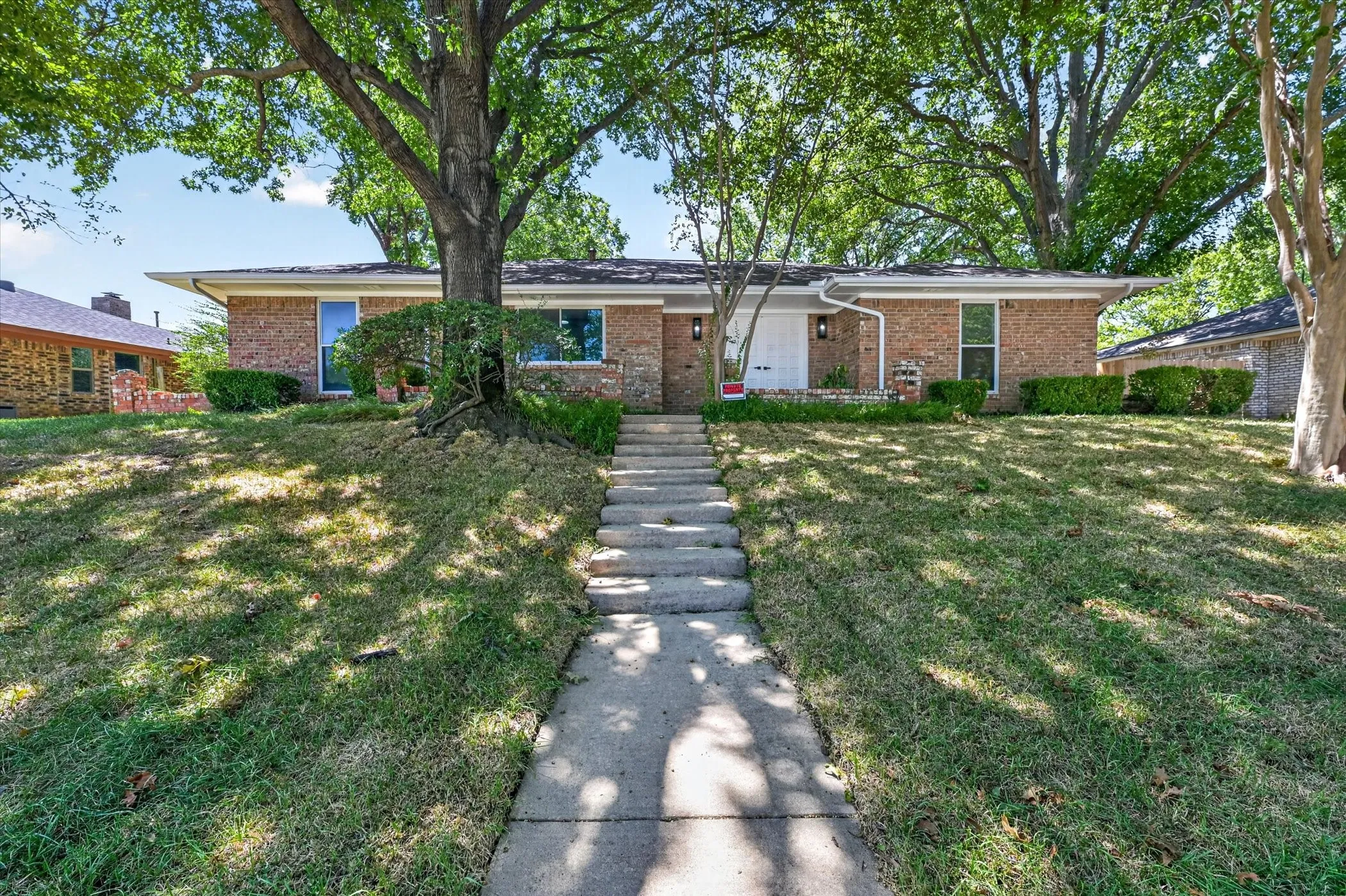 Single Family Residence For Sale in Denton County , 1450 Juniper Lane, Lewisville, Texas 75077, 4 Bedroom, 2 Bathroom, 2 Garage spaces, 2,090 Sqft, built in 1977, mls#21361179, Real Estate Agent in Lewisville, Homes For Sale in Denton county, Homes For Sale in Lewisville, Realtor in Lewisville Texas, Real Estate Brokerage Independent Realty Texas, Luminita Cordes Realtor