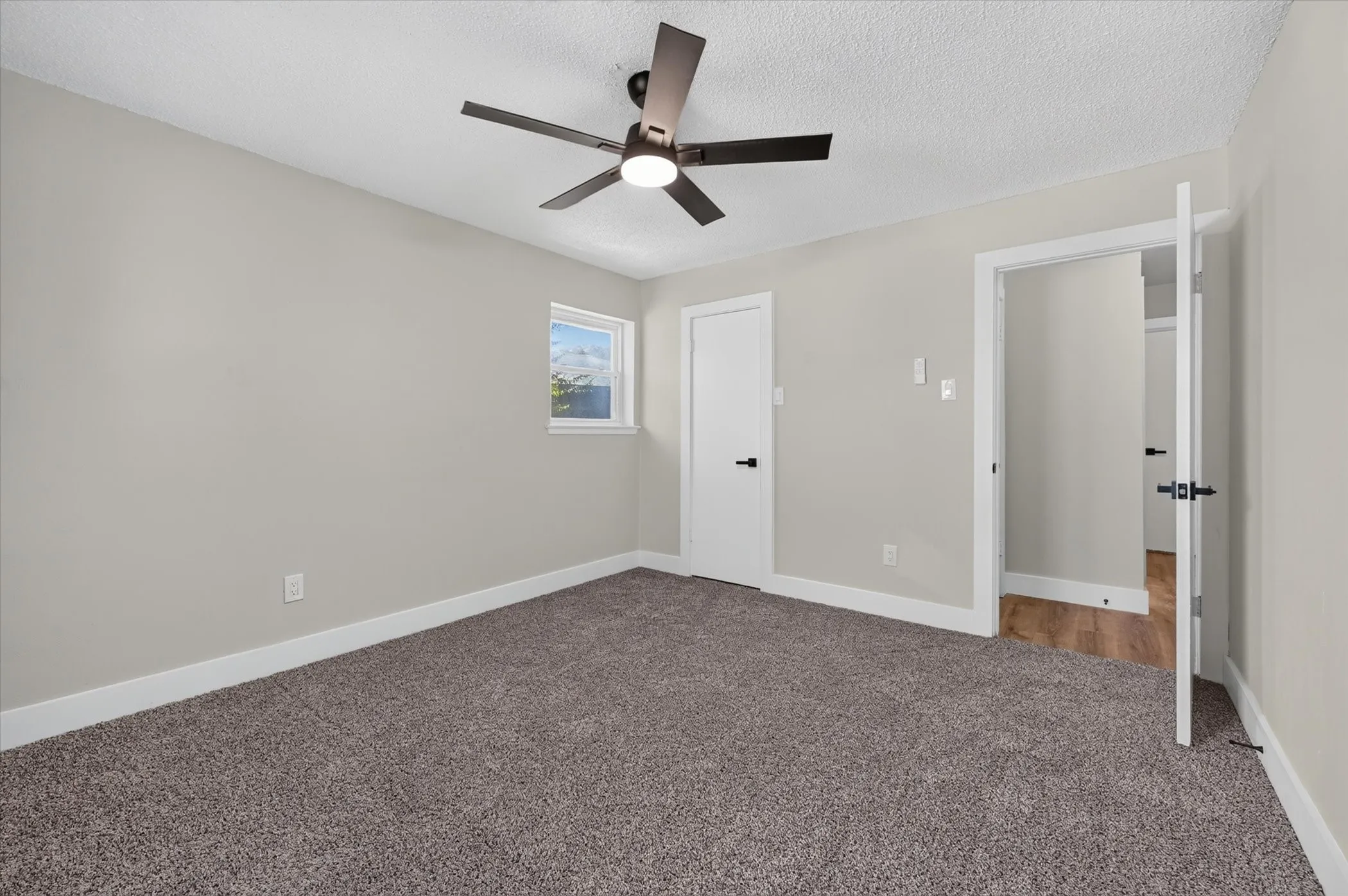 Single Family Residence For Sale in Denton County , 1450 Juniper Lane, Lewisville, Texas 75077, 4 Bedroom, 2 Bathroom, 2 Garage spaces, 2,090 Sqft, built in 1977, mls#21361179, Real Estate Agent in Lewisville, Homes For Sale in Denton county, Homes For Sale in Lewisville, Realtor in Lewisville Texas, Real Estate Brokerage Independent Realty Texas, Luminita Cordes Realtor