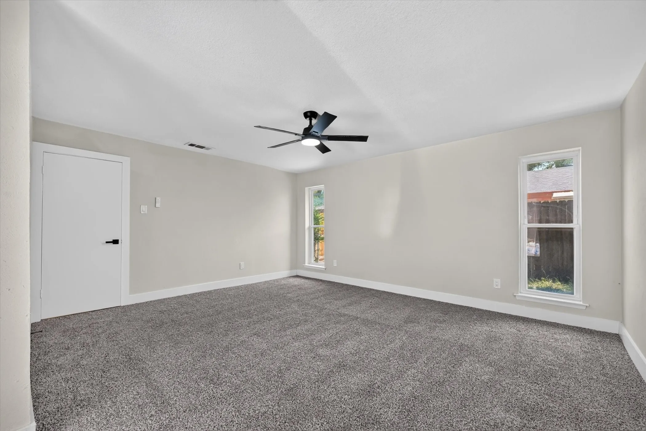 Single Family Residence For Sale in Denton County , 1450 Juniper Lane, Lewisville, Texas 75077, 4 Bedroom, 2 Bathroom, 2 Garage spaces, 2,090 Sqft, built in 1977, mls#21361179, Real Estate Agent in Lewisville, Homes For Sale in Denton county, Homes For Sale in Lewisville, Realtor in Lewisville Texas, Real Estate Brokerage Independent Realty Texas, Luminita Cordes Realtor