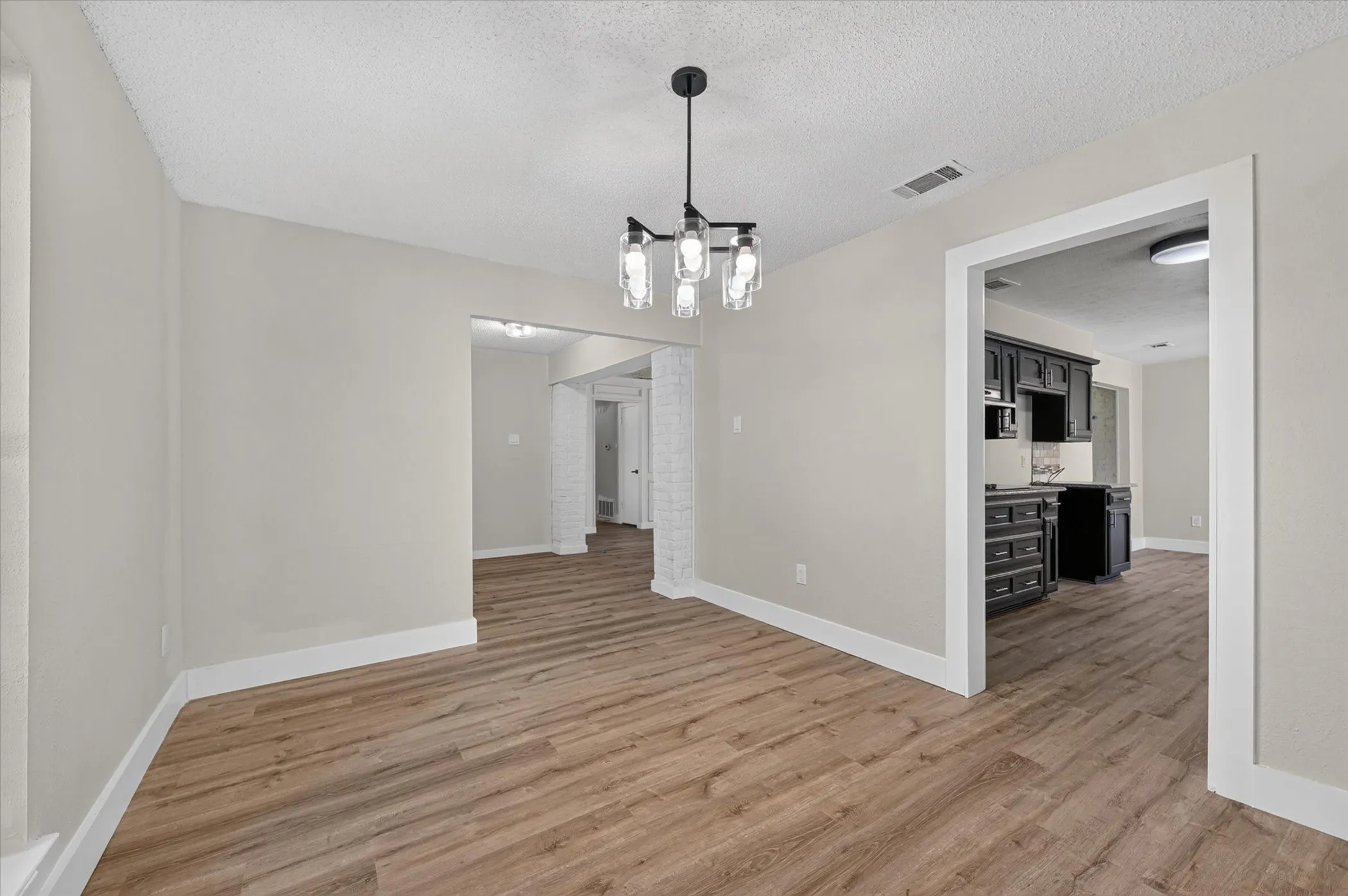 Single Family Residence For Sale in Denton County , 1450 Juniper Lane, Lewisville, Texas 75077, 4 Bedroom, 2 Bathroom, 2 Garage spaces, 2,090 Sqft, built in 1977, mls#21361179, Real Estate Agent in Lewisville, Homes For Sale in Denton county, Homes For Sale in Lewisville, Realtor in Lewisville Texas, Real Estate Brokerage Independent Realty Texas, Luminita Cordes Realtor