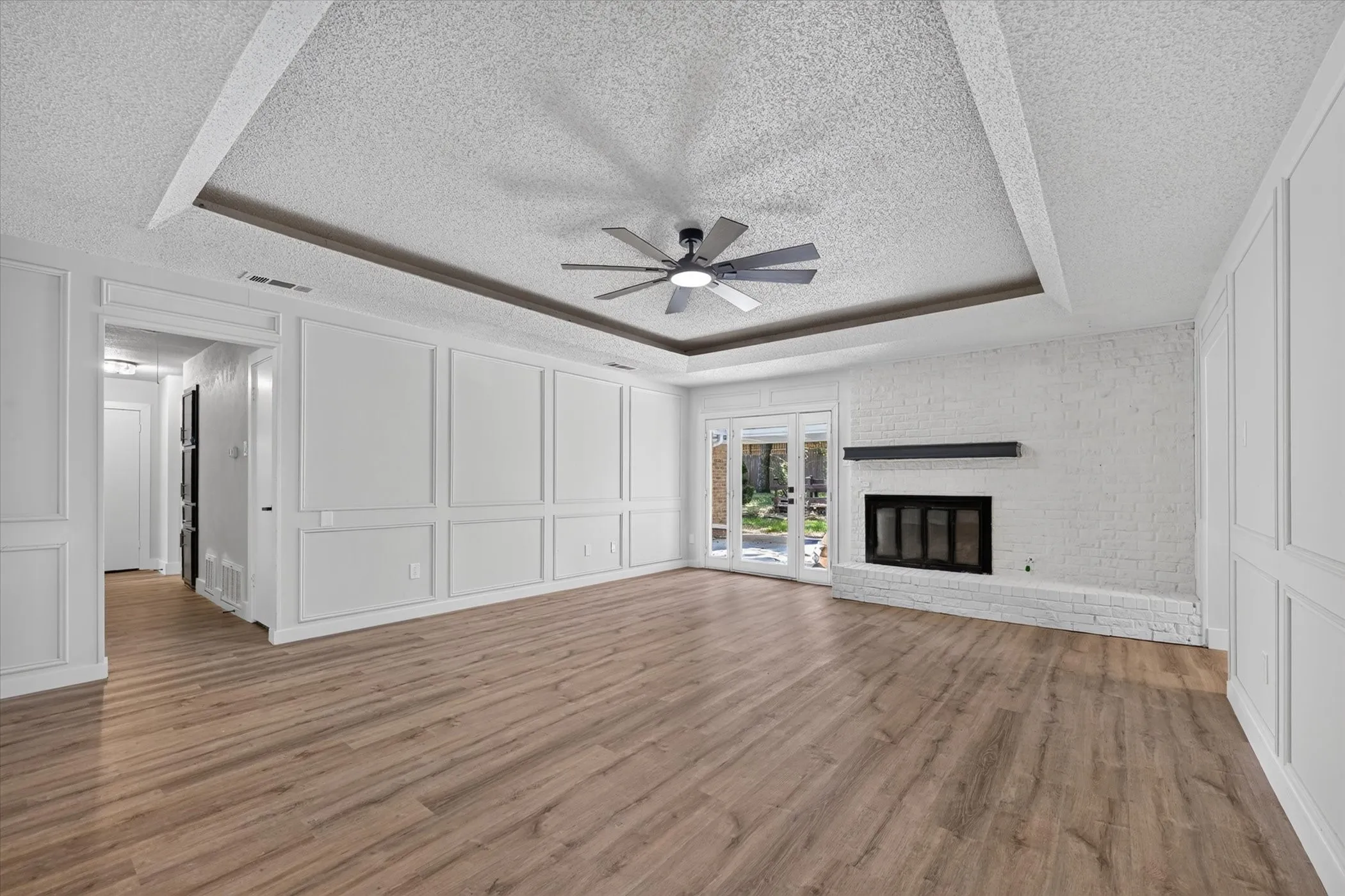 Single Family Residence For Sale in Denton County , 1450 Juniper Lane, Lewisville, Texas 75077, 4 Bedroom, 2 Bathroom, 2 Garage spaces, 2,090 Sqft, built in 1977, mls#21361179, Real Estate Agent in Lewisville, Homes For Sale in Denton county, Homes For Sale in Lewisville, Realtor in Lewisville Texas, Real Estate Brokerage Independent Realty Texas, Luminita Cordes Realtor