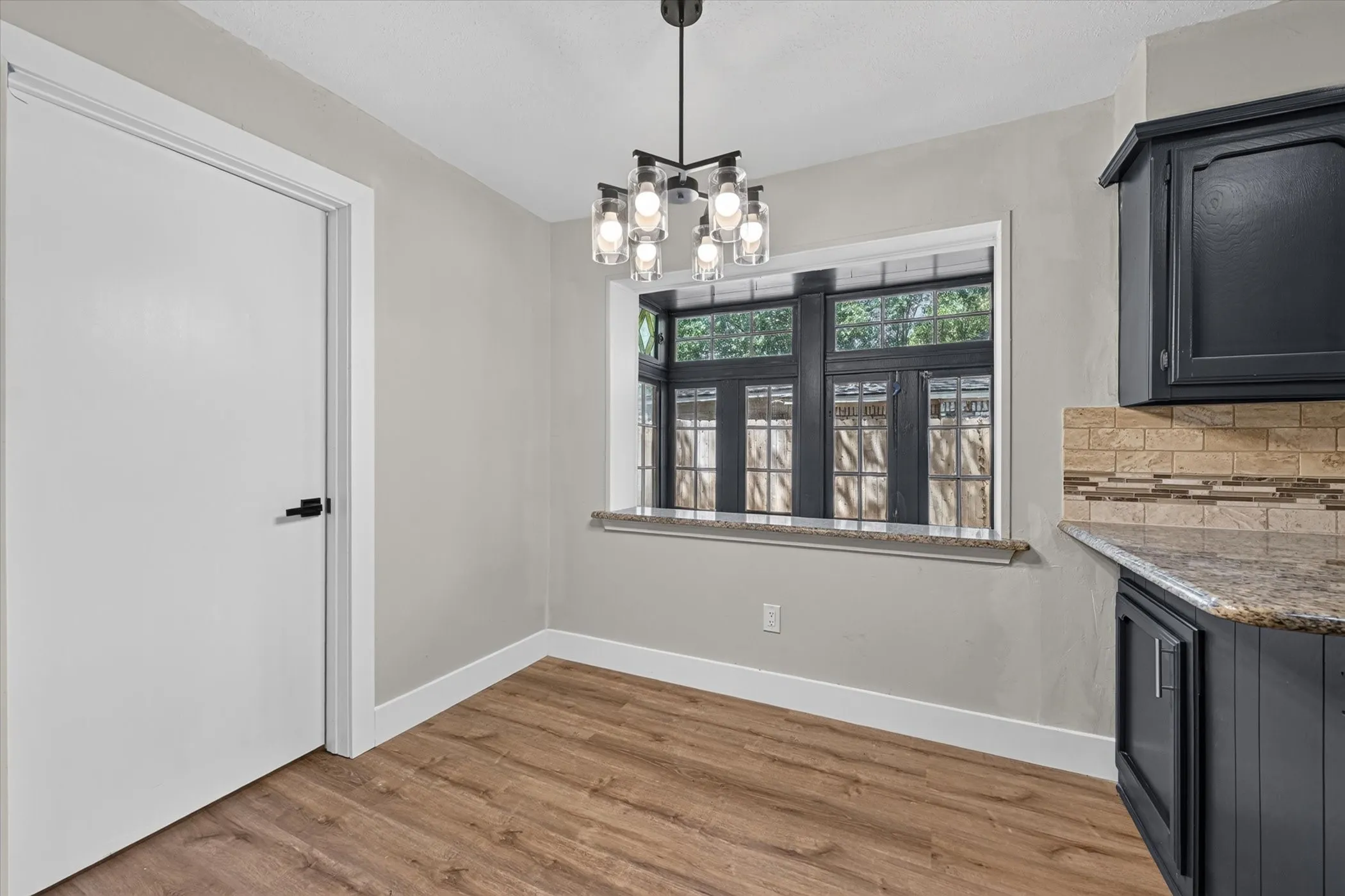 Single Family Residence For Sale in Denton County , 1450 Juniper Lane, Lewisville, Texas 75077, 4 Bedroom, 2 Bathroom, 2 Garage spaces, 2,090 Sqft, built in 1977, mls#21361179, Real Estate Agent in Lewisville, Homes For Sale in Denton county, Homes For Sale in Lewisville, Realtor in Lewisville Texas, Real Estate Brokerage Independent Realty Texas, Luminita Cordes Realtor