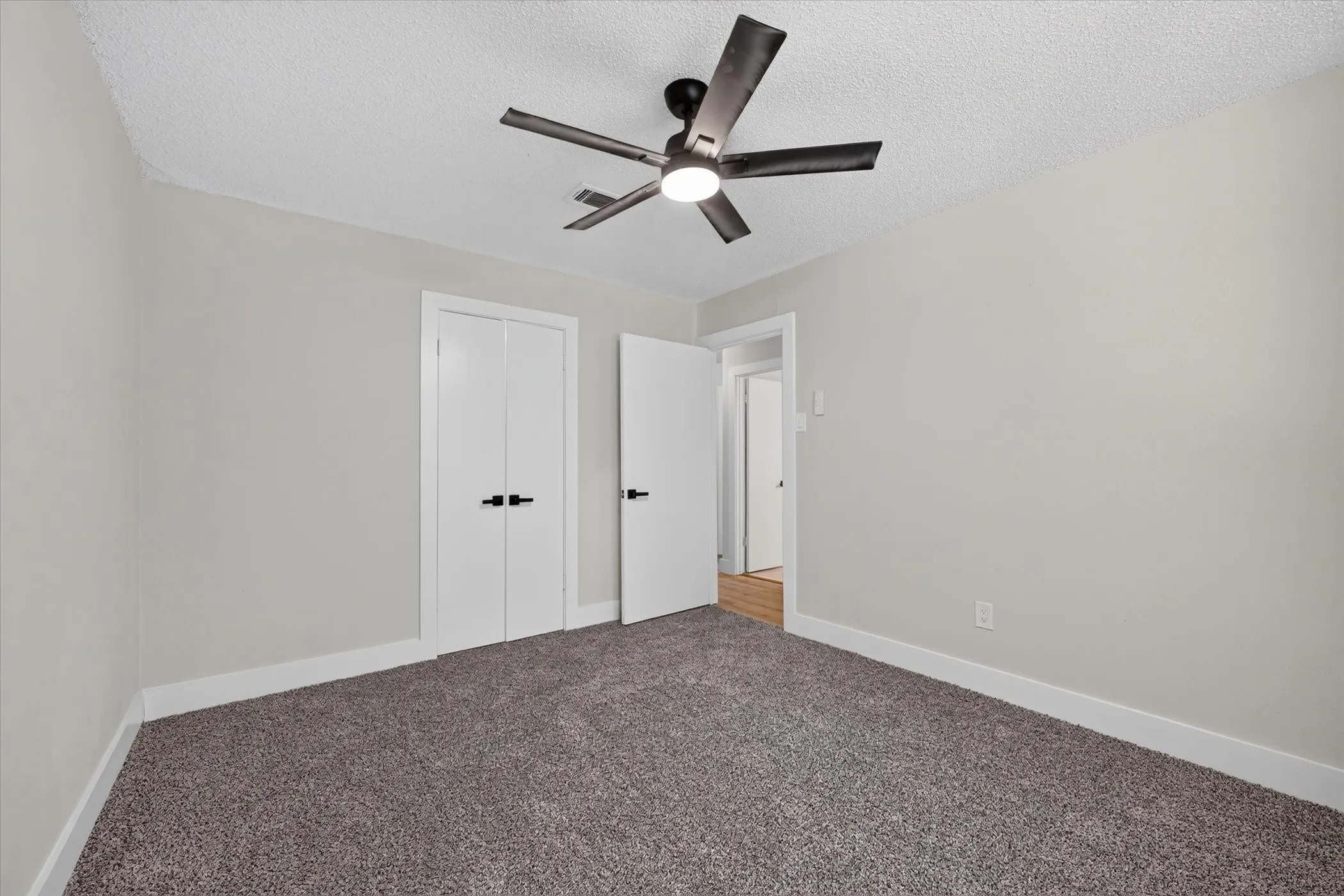 Single Family Residence For Sale in Denton County , 1450 Juniper Lane, Lewisville, Texas 75077, 4 Bedroom, 2 Bathroom, 2 Garage spaces, 2,090 Sqft, built in 1977, mls#21361179, Real Estate Agent in Lewisville, Homes For Sale in Denton county, Homes For Sale in Lewisville, Realtor in Lewisville Texas, Real Estate Brokerage Independent Realty Texas, Luminita Cordes Realtor