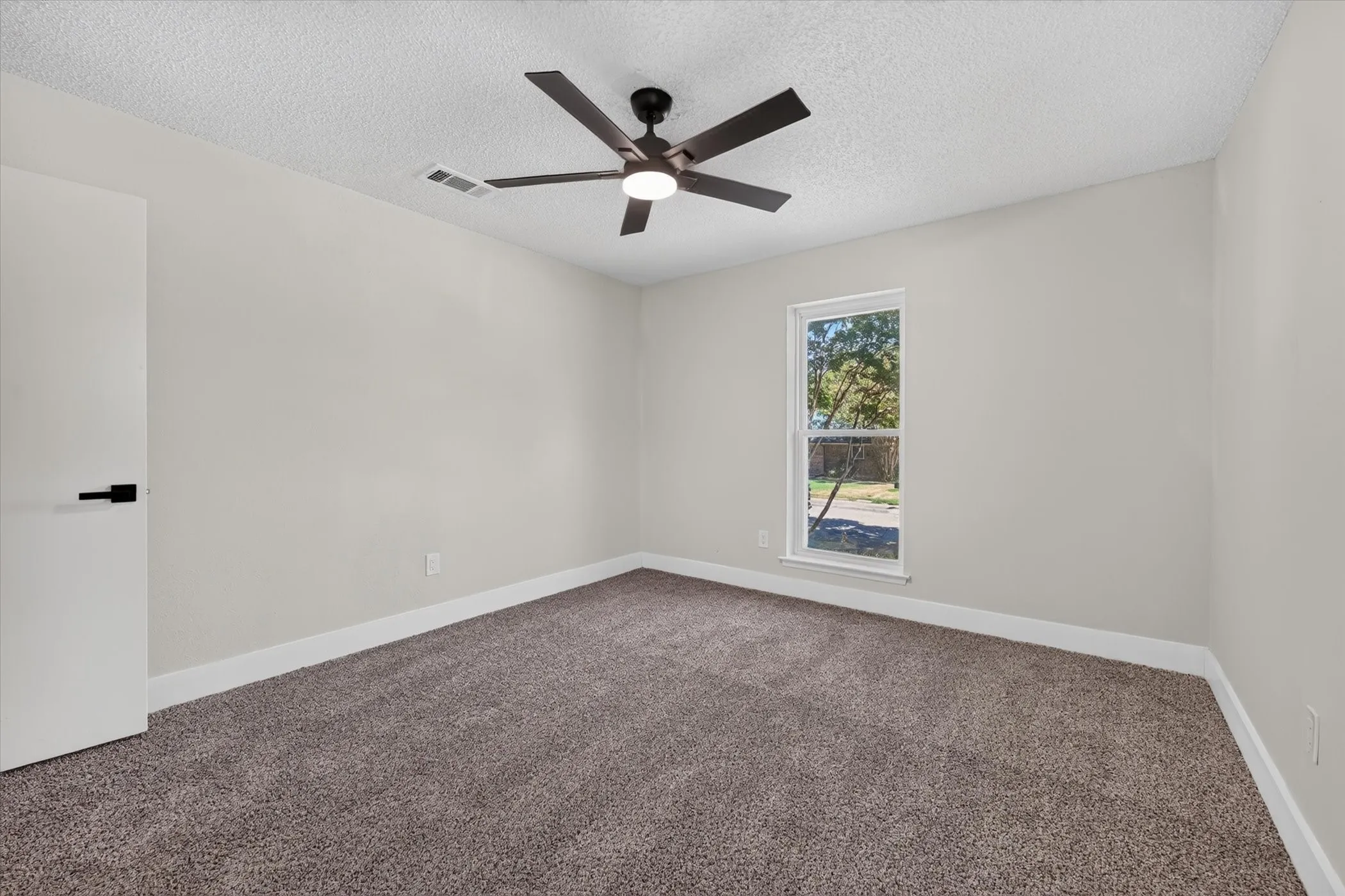 Single Family Residence For Sale in Denton County , 1450 Juniper Lane, Lewisville, Texas 75077, 4 Bedroom, 2 Bathroom, 2 Garage spaces, 2,090 Sqft, built in 1977, mls#21361179, Real Estate Agent in Lewisville, Homes For Sale in Denton county, Homes For Sale in Lewisville, Realtor in Lewisville Texas, Real Estate Brokerage Independent Realty Texas, Luminita Cordes Realtor