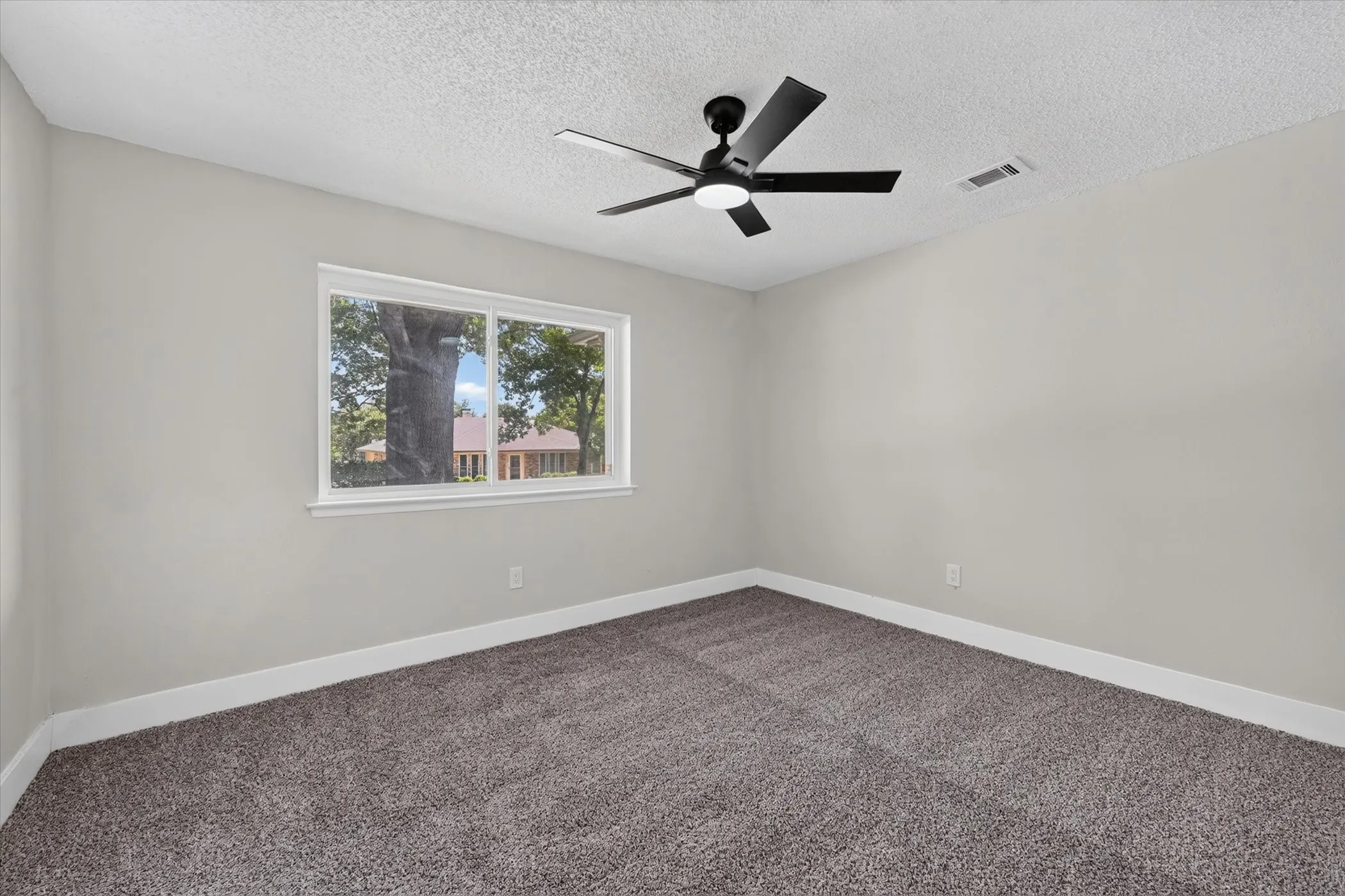 Single Family Residence For Sale in Denton County , 1450 Juniper Lane, Lewisville, Texas 75077, 4 Bedroom, 2 Bathroom, 2 Garage spaces, 2,090 Sqft, built in 1977, mls#21361179, Real Estate Agent in Lewisville, Homes For Sale in Denton county, Homes For Sale in Lewisville, Realtor in Lewisville Texas, Real Estate Brokerage Independent Realty Texas, Luminita Cordes Realtor