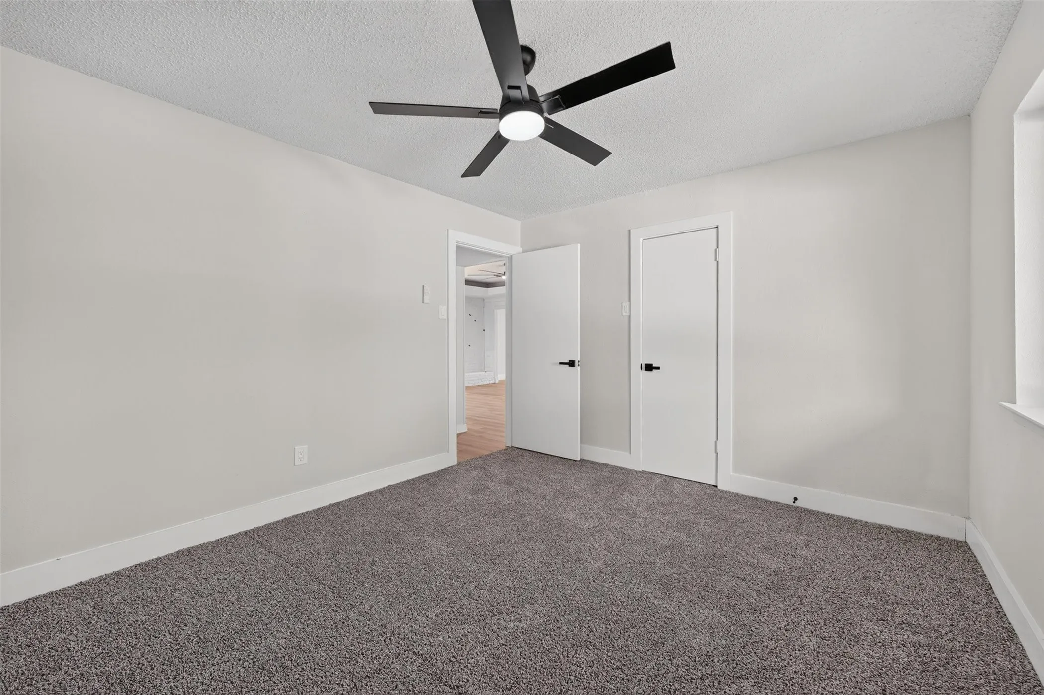 Single Family Residence For Sale in Denton County , 1450 Juniper Lane, Lewisville, Texas 75077, 4 Bedroom, 2 Bathroom, 2 Garage spaces, 2,090 Sqft, built in 1977, mls#21361179, Real Estate Agent in Lewisville, Homes For Sale in Denton county, Homes For Sale in Lewisville, Realtor in Lewisville Texas, Real Estate Brokerage Independent Realty Texas, Luminita Cordes Realtor