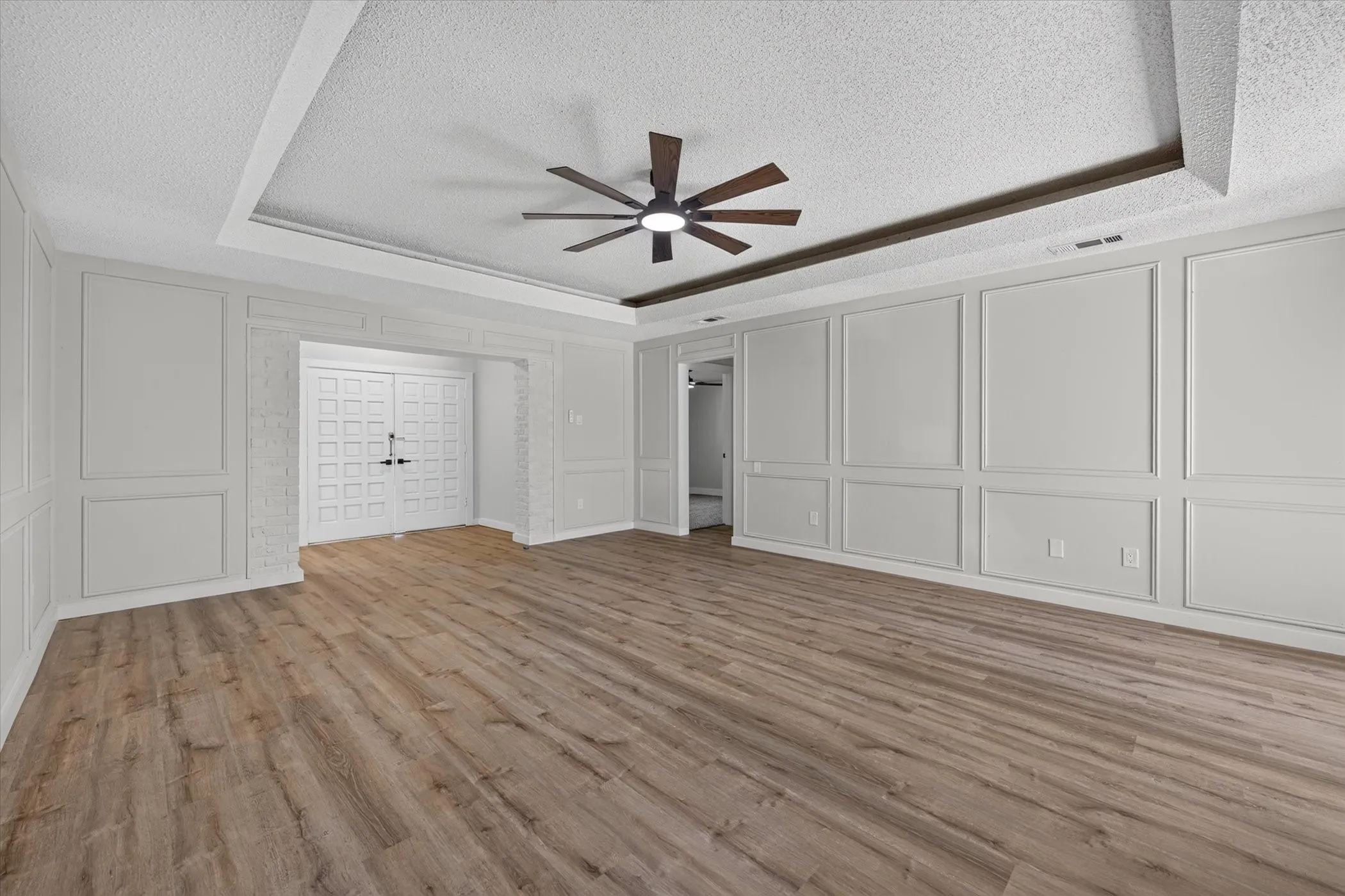 Single Family Residence For Sale in Denton County , 1450 Juniper Lane, Lewisville, Texas 75077, 4 Bedroom, 2 Bathroom, 2 Garage spaces, 2,090 Sqft, built in 1977, mls#21361179, Real Estate Agent in Lewisville, Homes For Sale in Denton county, Homes For Sale in Lewisville, Realtor in Lewisville Texas, Real Estate Brokerage Independent Realty Texas, Luminita Cordes Realtor