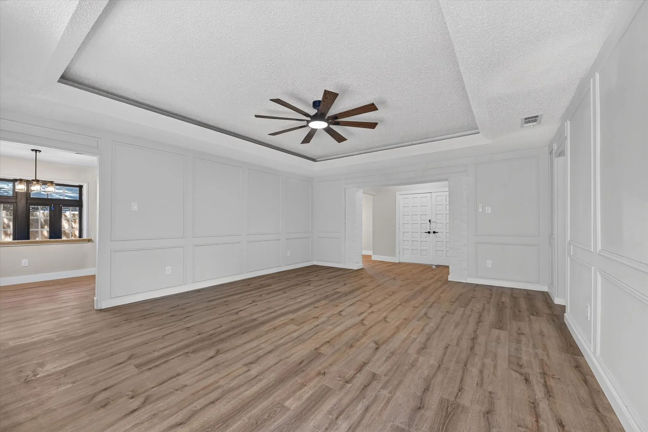Single Family Residence For Sale in Denton County , 1450 Juniper Lane, Lewisville, Texas 75077, 4 Bedroom, 2 Bathroom, 2 Garage spaces, 2,090 Sqft, built in 1977, mls#21361179, Real Estate Agent in Lewisville, Homes For Sale in Denton county, Homes For Sale in Lewisville, Realtor in Lewisville Texas, Real Estate Brokerage Independent Realty Texas, Luminita Cordes Realtor