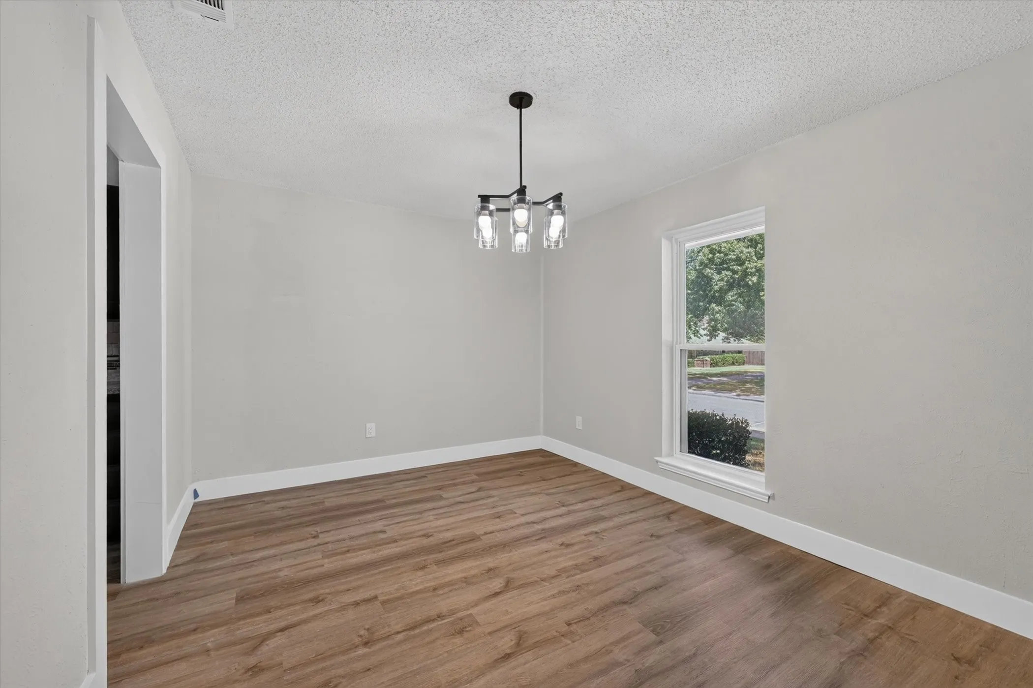 Single Family Residence For Sale in Denton County , 1450 Juniper Lane, Lewisville, Texas 75077, 4 Bedroom, 2 Bathroom, 2 Garage spaces, 2,090 Sqft, built in 1977, mls#21361179, Real Estate Agent in Lewisville, Homes For Sale in Denton county, Homes For Sale in Lewisville, Realtor in Lewisville Texas, Real Estate Brokerage Independent Realty Texas, Luminita Cordes Realtor