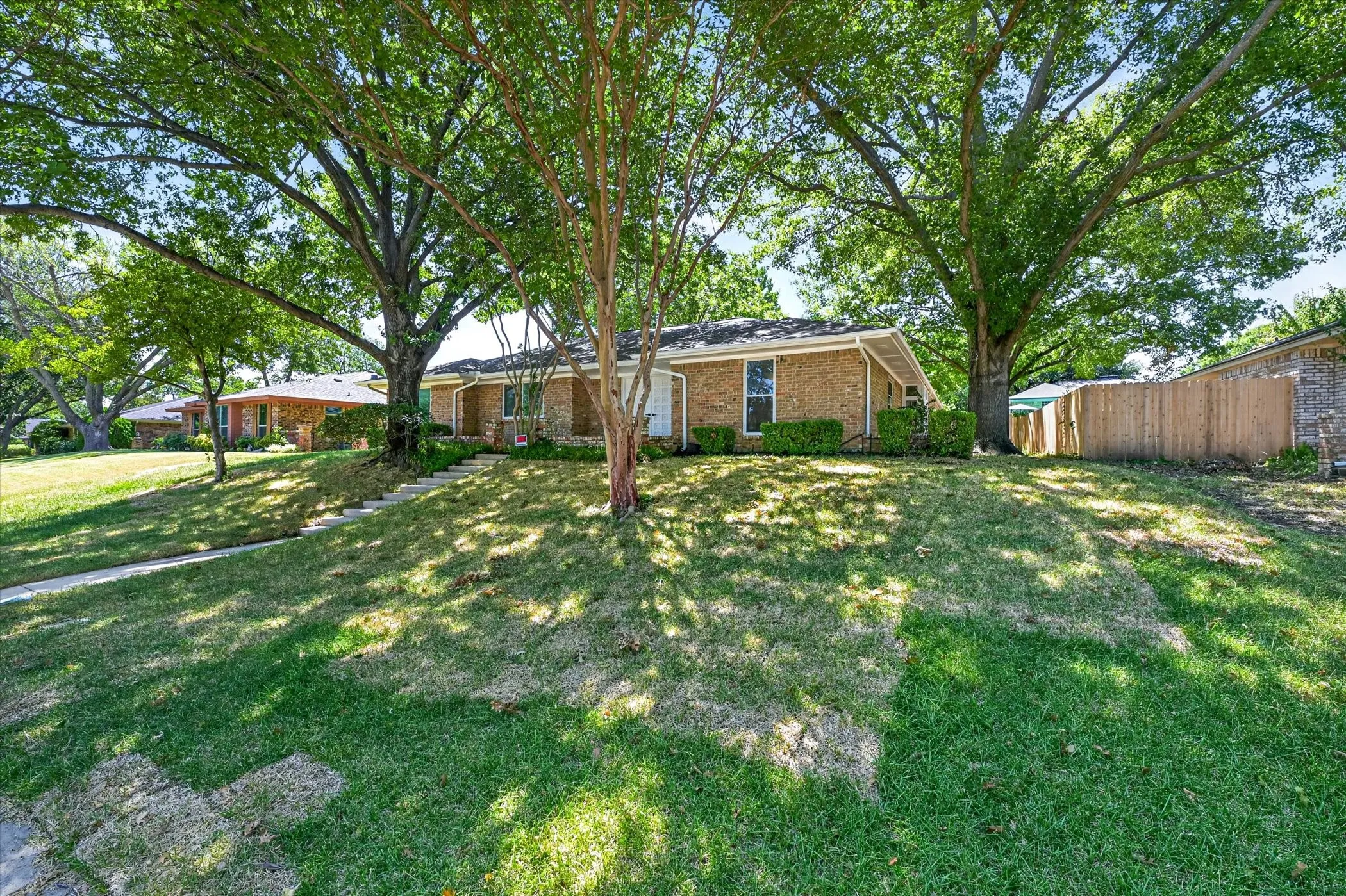 Single Family Residence For Sale in Denton County , 1450 Juniper Lane, Lewisville, Texas 75077, 4 Bedroom, 2 Bathroom, 2 Garage spaces, 2,090 Sqft, built in 1977, mls#21361179, Real Estate Agent in Lewisville, Homes For Sale in Denton county, Homes For Sale in Lewisville, Realtor in Lewisville Texas, Real Estate Brokerage Independent Realty Texas, Luminita Cordes Realtor