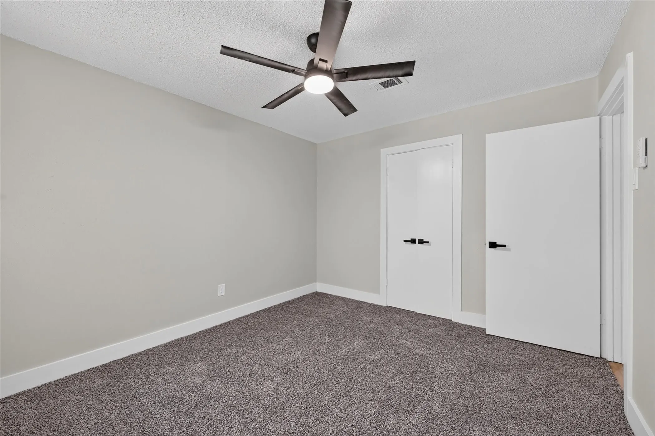 Single Family Residence For Sale in Denton County , 1450 Juniper Lane, Lewisville, Texas 75077, 4 Bedroom, 2 Bathroom, 2 Garage spaces, 2,090 Sqft, built in 1977, mls#21361179, Real Estate Agent in Lewisville, Homes For Sale in Denton county, Homes For Sale in Lewisville, Realtor in Lewisville Texas, Real Estate Brokerage Independent Realty Texas, Luminita Cordes Realtor