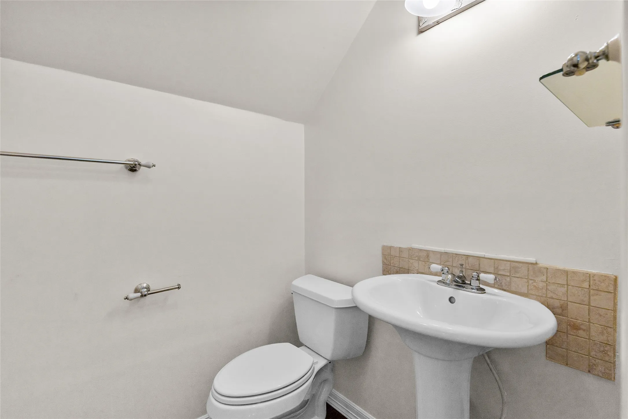 Single Family Residence For Sale in Rains County , 1147 Rs County Road 3503, Emory, Texas 75440, 4 Bedroom, 4 Bathroom, Garage spaces, 2,324 Sqft, built in 2001, mls#21361183, Real Estate Agent in Emory, Homes For Sale in Rains county, Homes For Sale in Emory, Realtor in Emory Texas, Real Estate Brokerage Independent Realty Texas, Luminita Cordes Realtor