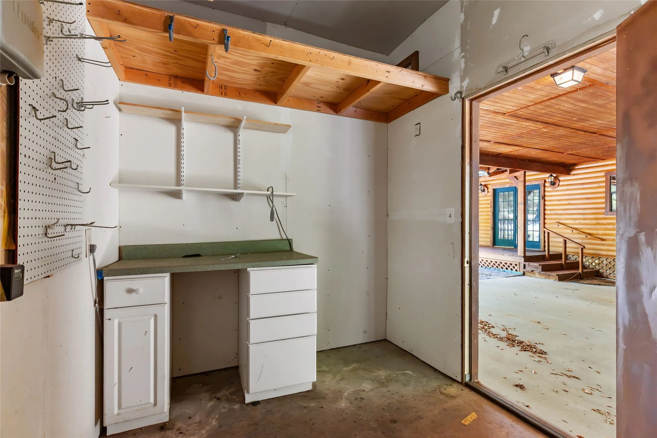 Single Family Residence For Sale in Rains County , 1147 Rs County Road 3503, Emory, Texas 75440, 4 Bedroom, 4 Bathroom, Garage spaces, 2,324 Sqft, built in 2001, mls#21361183, Real Estate Agent in Emory, Homes For Sale in Rains county, Homes For Sale in Emory, Realtor in Emory Texas, Real Estate Brokerage Independent Realty Texas, Luminita Cordes Realtor