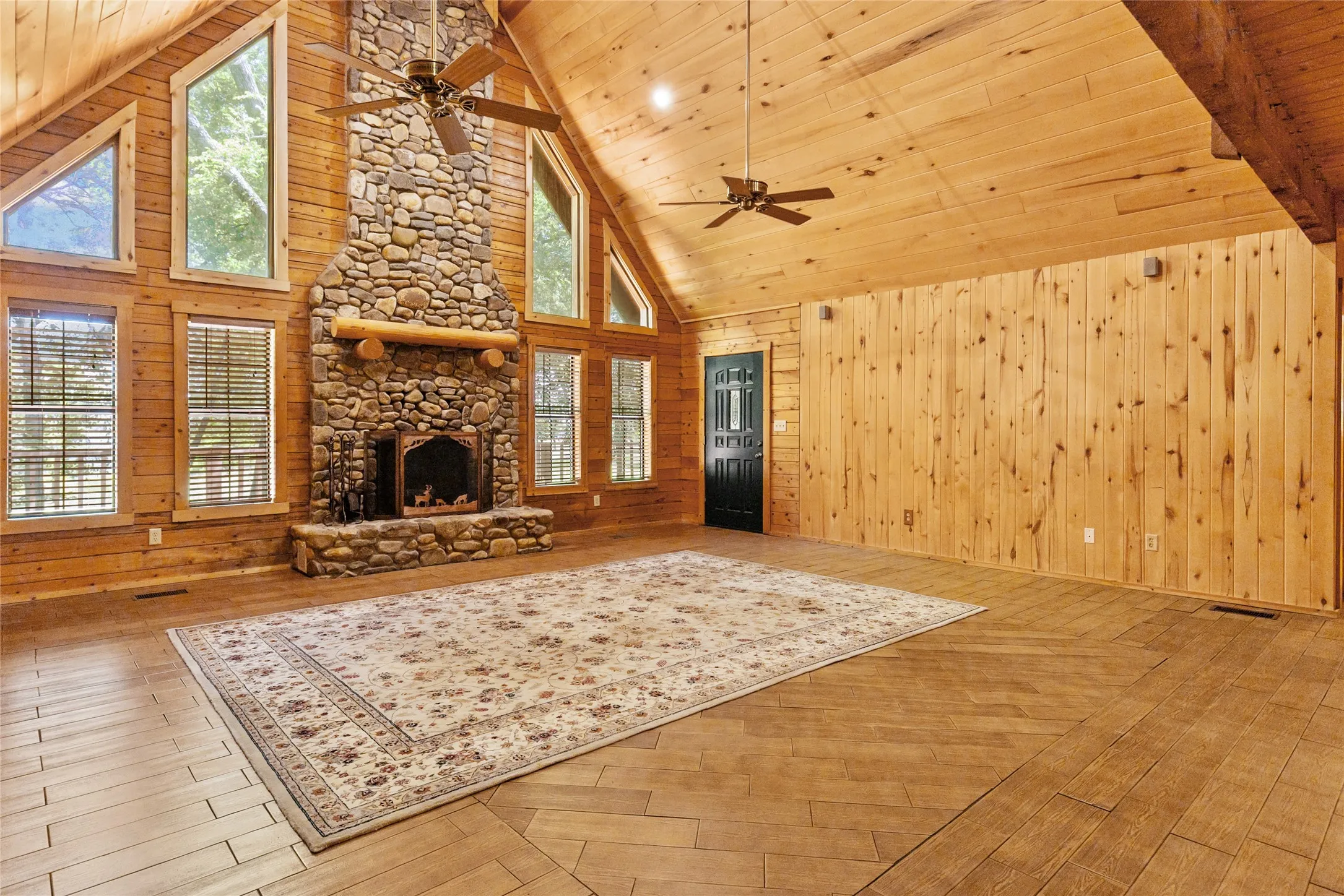 Single Family Residence For Sale in Rains County , 1147 Rs County Road 3503, Emory, Texas 75440, 4 Bedroom, 4 Bathroom, Garage spaces, 2,324 Sqft, built in 2001, mls#21361183, Real Estate Agent in Emory, Homes For Sale in Rains county, Homes For Sale in Emory, Realtor in Emory Texas, Real Estate Brokerage Independent Realty Texas, Luminita Cordes Realtor