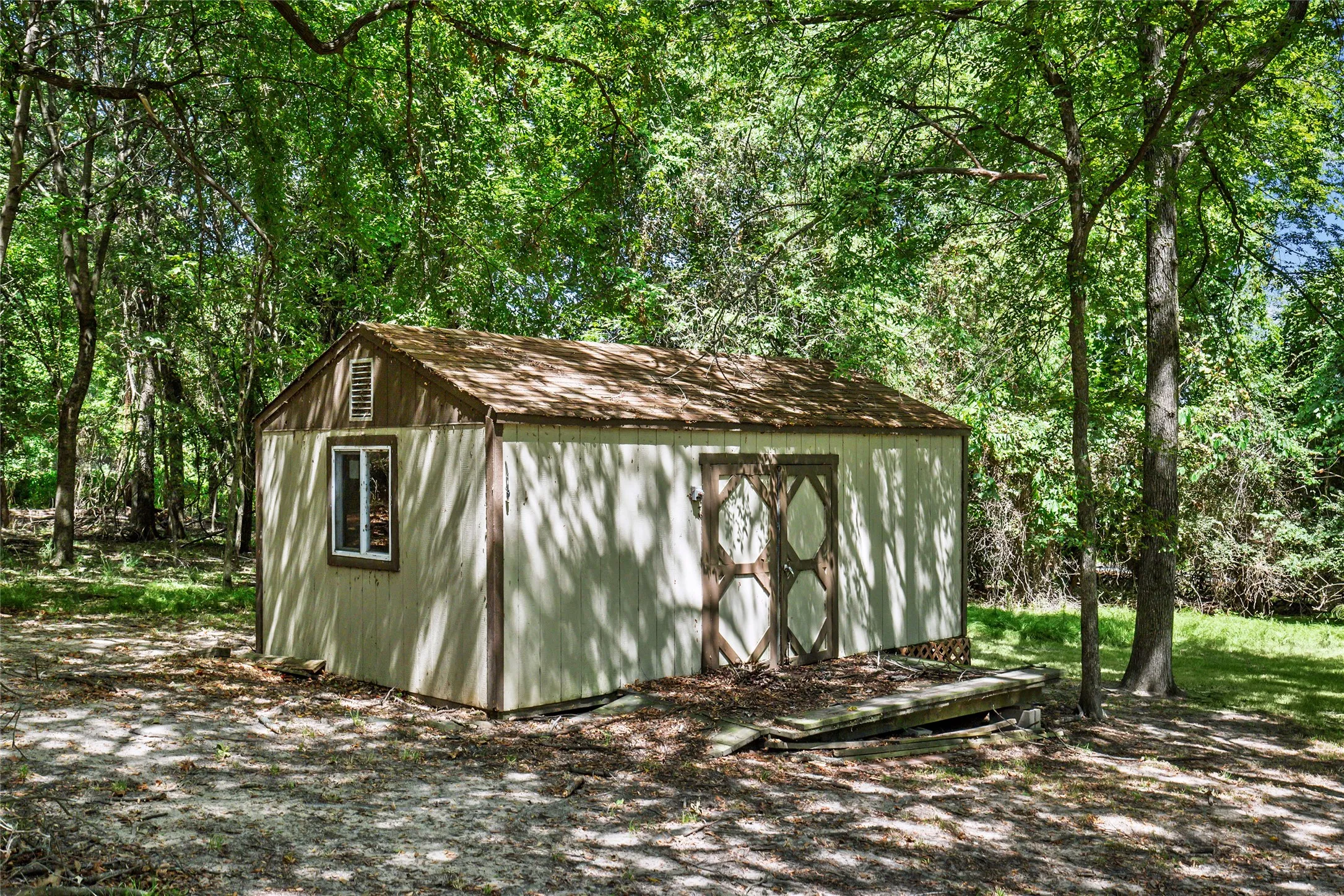 Single Family Residence For Sale in Rains County , 1147 Rs County Road 3503, Emory, Texas 75440, 4 Bedroom, 4 Bathroom, Garage spaces, 2,324 Sqft, built in 2001, mls#21361183, Real Estate Agent in Emory, Homes For Sale in Rains county, Homes For Sale in Emory, Realtor in Emory Texas, Real Estate Brokerage Independent Realty Texas, Luminita Cordes Realtor