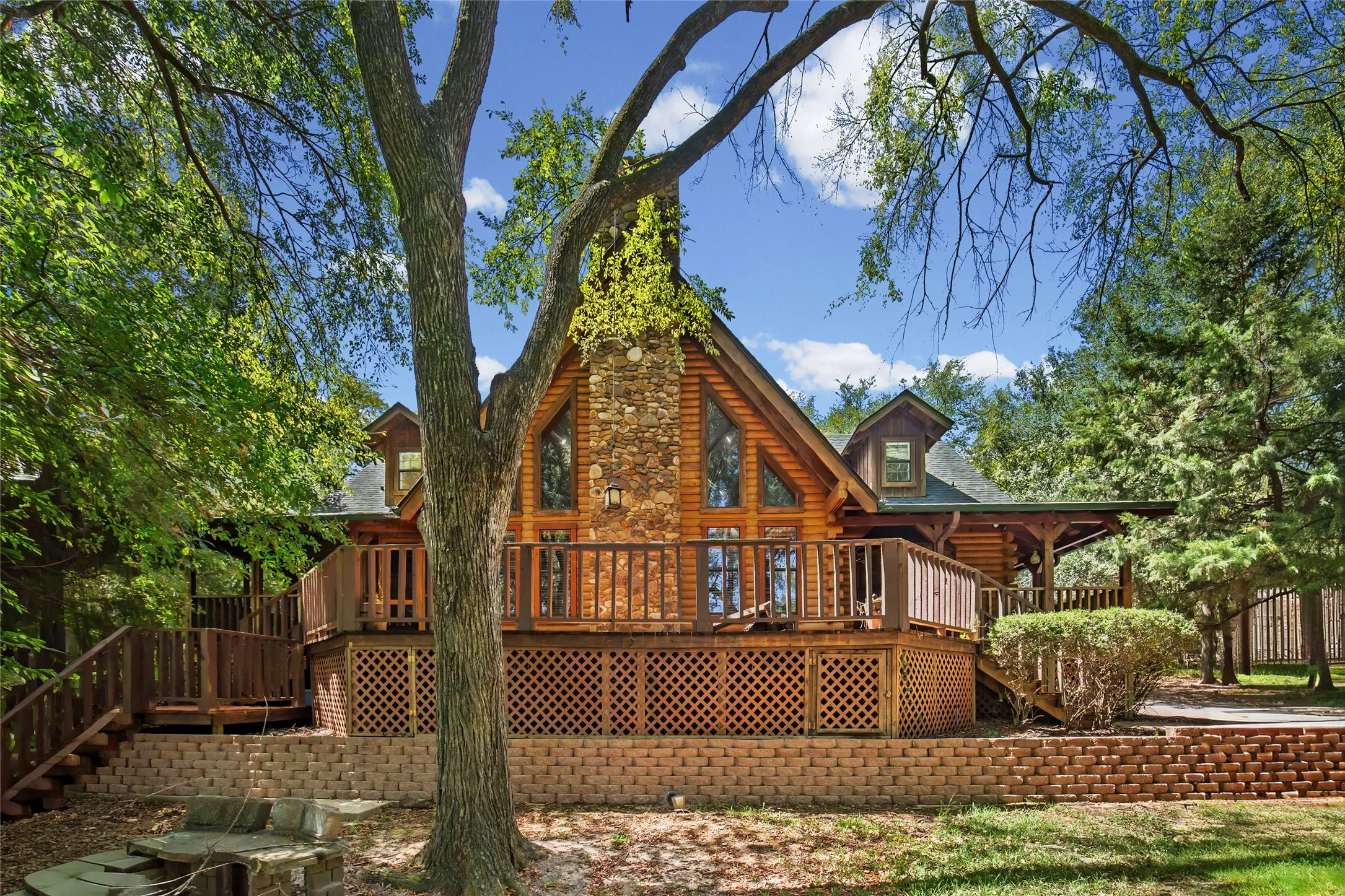 Single Family Residence For Sale in Rains County , 1147 Rs County Road 3503, Emory, Texas 75440, 4 Bedroom, 4 Bathroom, Garage spaces, 2,324 Sqft, built in 2001, mls#21361183, Real Estate Agent in Emory, Homes For Sale in Rains county, Homes For Sale in Emory, Realtor in Emory Texas, Real Estate Brokerage Independent Realty Texas, Luminita Cordes Realtor