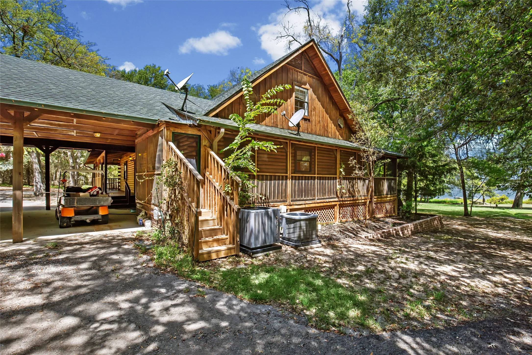 Single Family Residence For Sale in Rains County , 1147 Rs County Road 3503, Emory, Texas 75440, 4 Bedroom, 4 Bathroom, Garage spaces, 2,324 Sqft, built in 2001, mls#21361183, Real Estate Agent in Emory, Homes For Sale in Rains county, Homes For Sale in Emory, Realtor in Emory Texas, Real Estate Brokerage Independent Realty Texas, Luminita Cordes Realtor