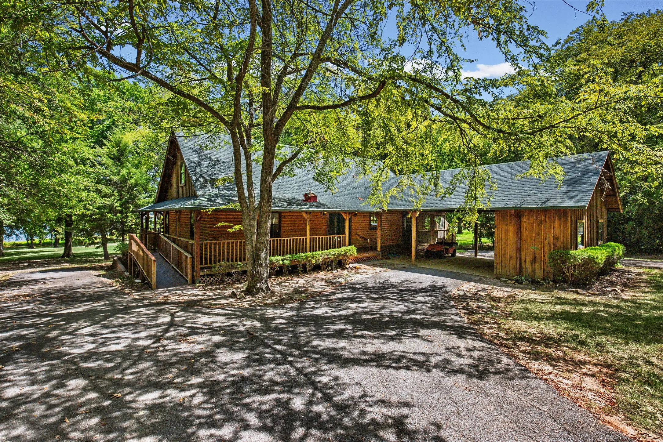 Single Family Residence For Sale in Rains County , 1147 Rs County Road 3503, Emory, Texas 75440, 4 Bedroom, 4 Bathroom, Garage spaces, 2,324 Sqft, built in 2001, mls#21361183, Real Estate Agent in Emory, Homes For Sale in Rains county, Homes For Sale in Emory, Realtor in Emory Texas, Real Estate Brokerage Independent Realty Texas, Luminita Cordes Realtor