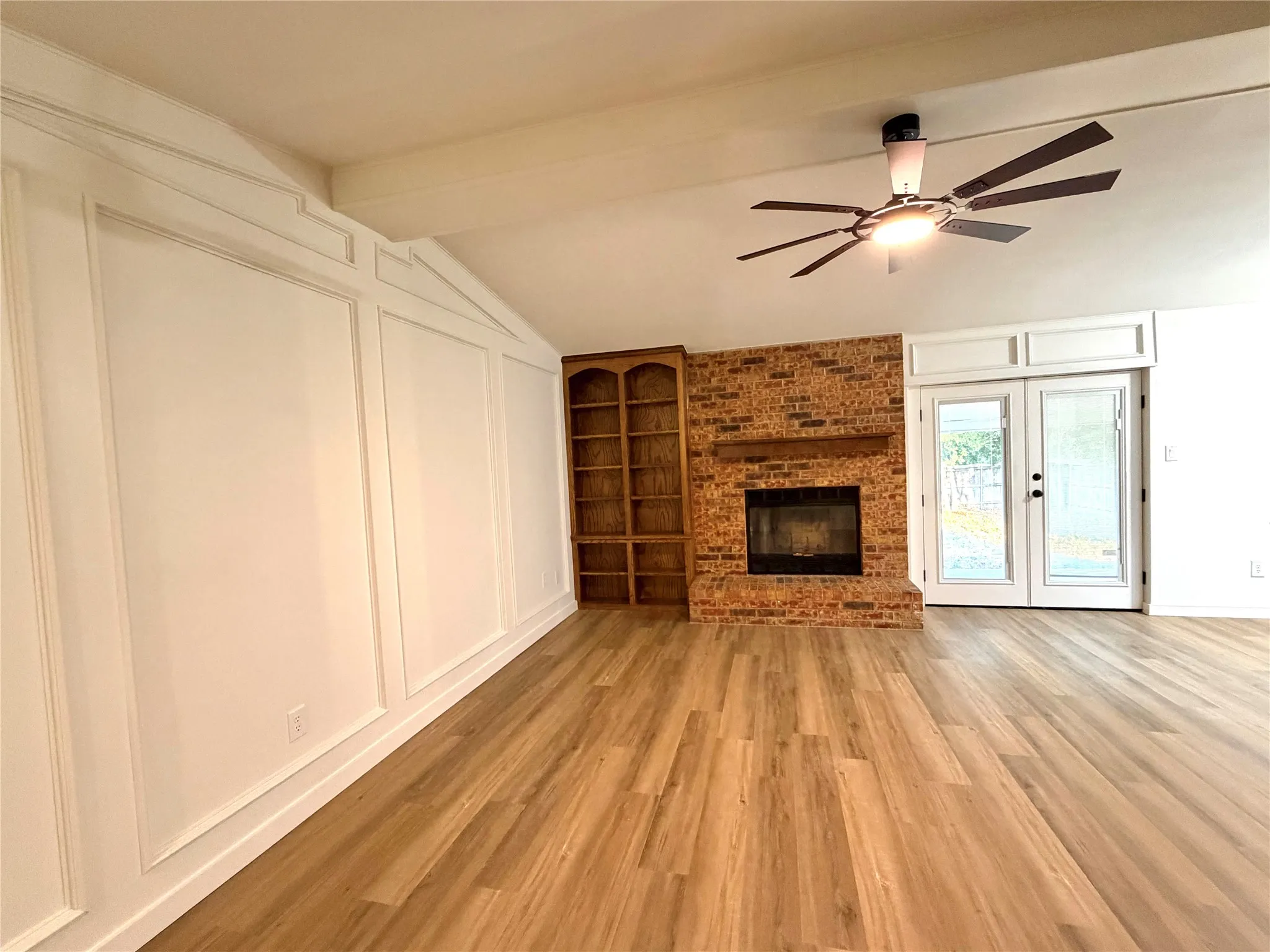 Single Family Residence For Sale in Wise County , 102 S Sendero Drive, Decatur, Texas 76234, 3 Bedroom, 2 Bathroom, 2 Garage spaces, 1,460 Sqft, built in 1991, mls#21361185, Real Estate Agent in Decatur, Homes For Sale in Wise county, Homes For Sale in Decatur, Realtor in Decatur Texas, Real Estate Brokerage Independent Realty Texas, Luminita Cordes Realtor