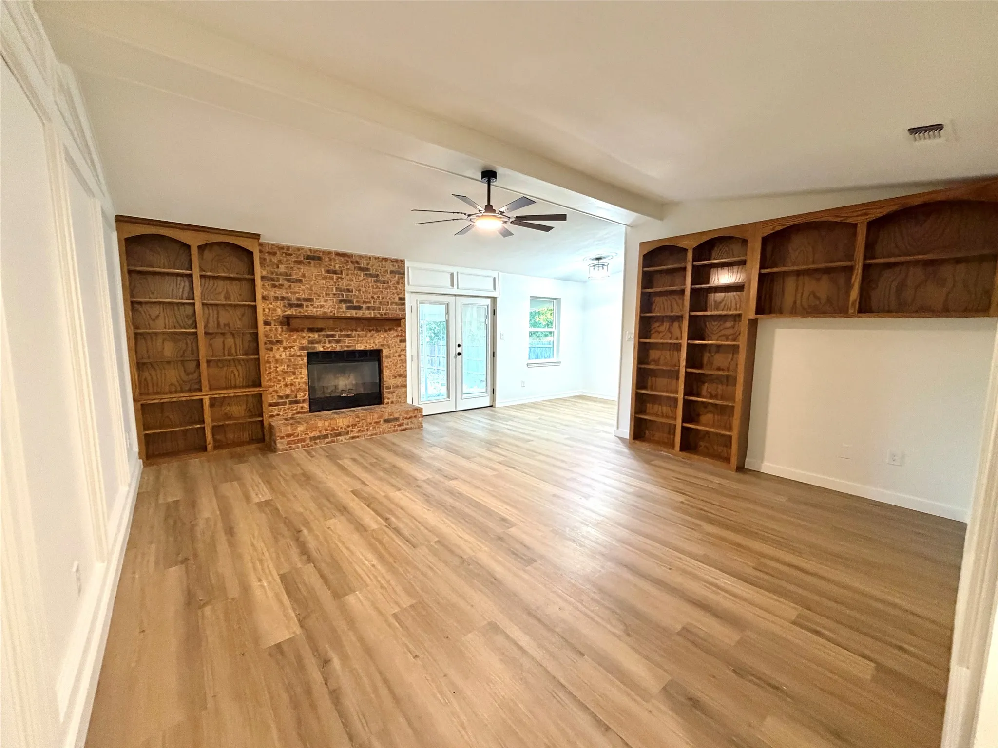 Single Family Residence For Sale in Wise County , 102 S Sendero Drive, Decatur, Texas 76234, 3 Bedroom, 2 Bathroom, 2 Garage spaces, 1,460 Sqft, built in 1991, mls#21361185, Real Estate Agent in Decatur, Homes For Sale in Wise county, Homes For Sale in Decatur, Realtor in Decatur Texas, Real Estate Brokerage Independent Realty Texas, Luminita Cordes Realtor