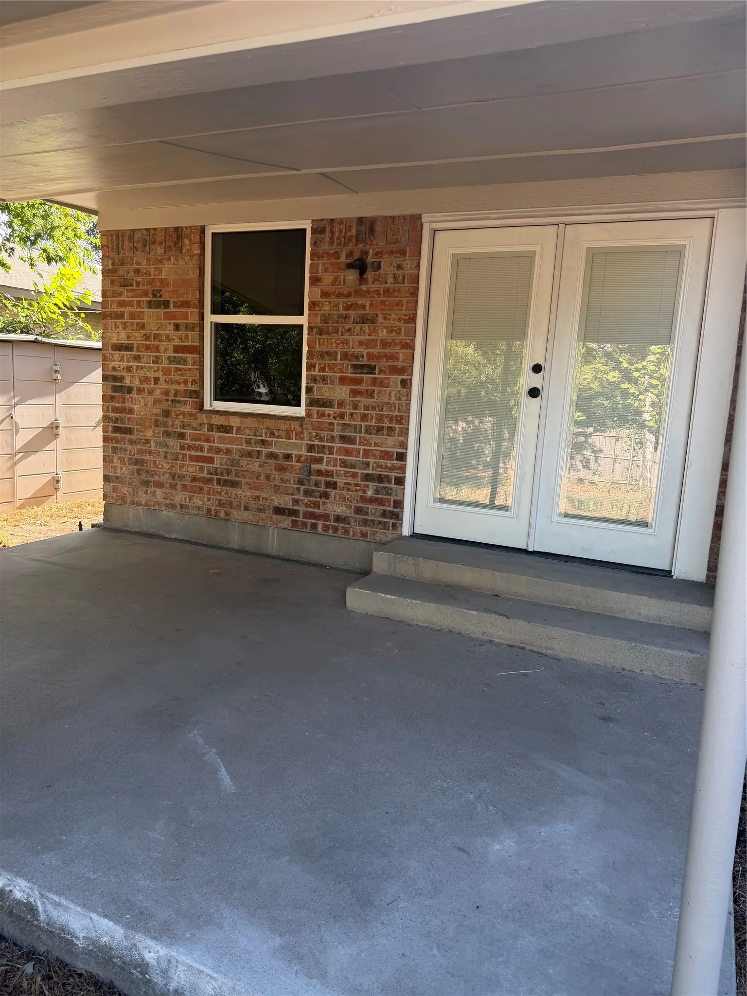 Single Family Residence For Sale in Wise County , 102 S Sendero Drive, Decatur, Texas 76234, 3 Bedroom, 2 Bathroom, 2 Garage spaces, 1,460 Sqft, built in 1991, mls#21361185, Real Estate Agent in Decatur, Homes For Sale in Wise county, Homes For Sale in Decatur, Realtor in Decatur Texas, Real Estate Brokerage Independent Realty Texas, Luminita Cordes Realtor