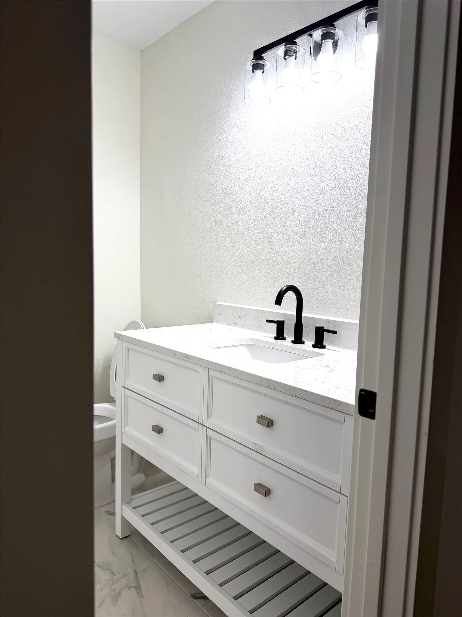 Single Family Residence For Sale in Wise County , 102 S Sendero Drive, Decatur, Texas 76234, 3 Bedroom, 2 Bathroom, 2 Garage spaces, 1,460 Sqft, built in 1991, mls#21361185, Real Estate Agent in Decatur, Homes For Sale in Wise county, Homes For Sale in Decatur, Realtor in Decatur Texas, Real Estate Brokerage Independent Realty Texas, Luminita Cordes Realtor