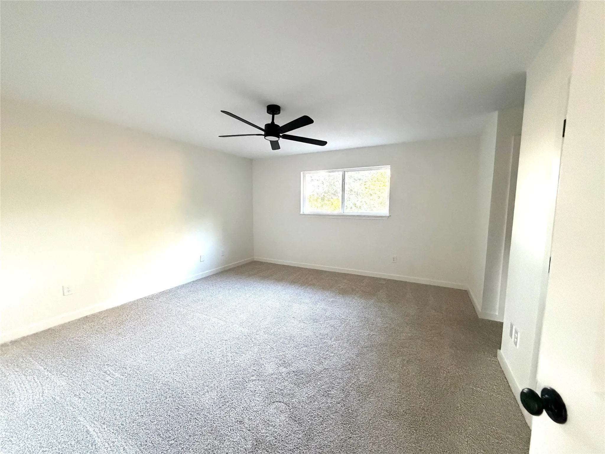 primary room with bathroom