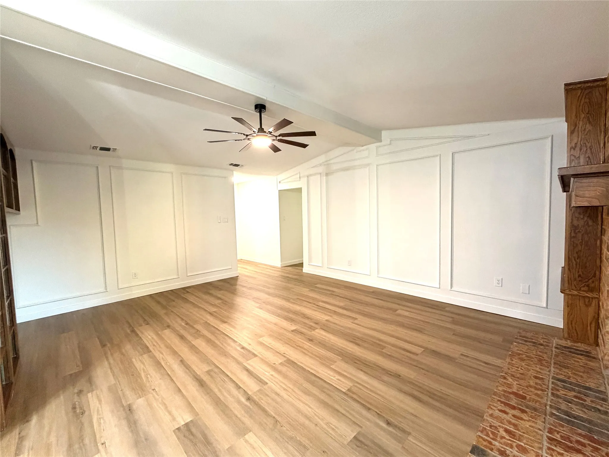 Single Family Residence For Sale in Wise County , 102 S Sendero Drive, Decatur, Texas 76234, 3 Bedroom, 2 Bathroom, 2 Garage spaces, 1,460 Sqft, built in 1991, mls#21361185, Real Estate Agent in Decatur, Homes For Sale in Wise county, Homes For Sale in Decatur, Realtor in Decatur Texas, Real Estate Brokerage Independent Realty Texas, Luminita Cordes Realtor