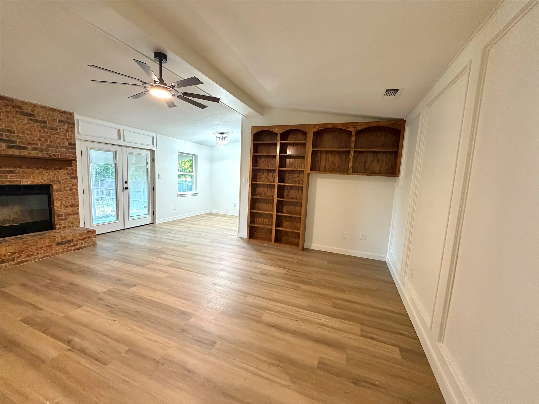 Single Family Residence For Sale in Wise County , 102 S Sendero Drive, Decatur, Texas 76234, 3 Bedroom, 2 Bathroom, 2 Garage spaces, 1,460 Sqft, built in 1991, mls#21361185, Real Estate Agent in Decatur, Homes For Sale in Wise county, Homes For Sale in Decatur, Realtor in Decatur Texas, Real Estate Brokerage Independent Realty Texas, Luminita Cordes Realtor