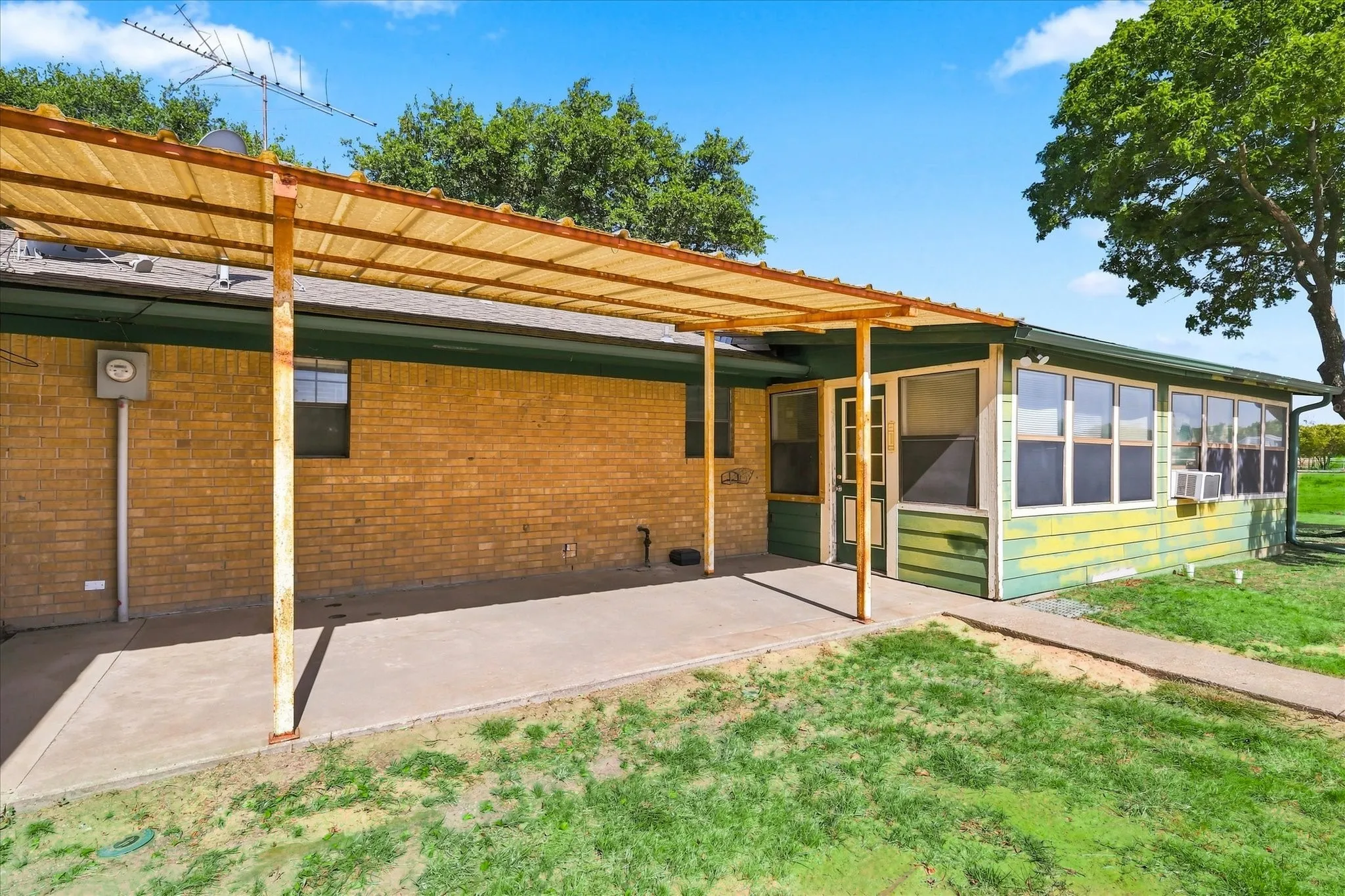 Single Family Residence For Sale in Denton County , 10138 Terrace Road, Sanger, Texas 76266, 3 Bedroom, 2 Bathroom, 1 Garage spaces, 1,488 Sqft, built in 1977, mls#21360203, Real Estate Agent in Sanger, Homes For Sale in Denton county, Homes For Sale in Sanger, Realtor in Sanger Texas, Real Estate Brokerage Independent Realty Texas, Luminita Cordes Realtor