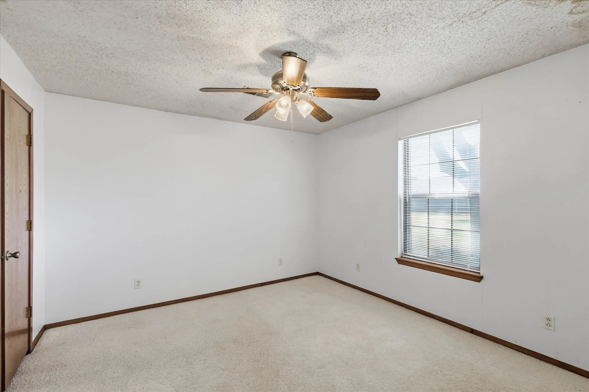 Single Family Residence For Sale in Denton County , 10138 Terrace Road, Sanger, Texas 76266, 3 Bedroom, 2 Bathroom, 1 Garage spaces, 1,488 Sqft, built in 1977, mls#21360203, Real Estate Agent in Sanger, Homes For Sale in Denton county, Homes For Sale in Sanger, Realtor in Sanger Texas, Real Estate Brokerage Independent Realty Texas, Luminita Cordes Realtor