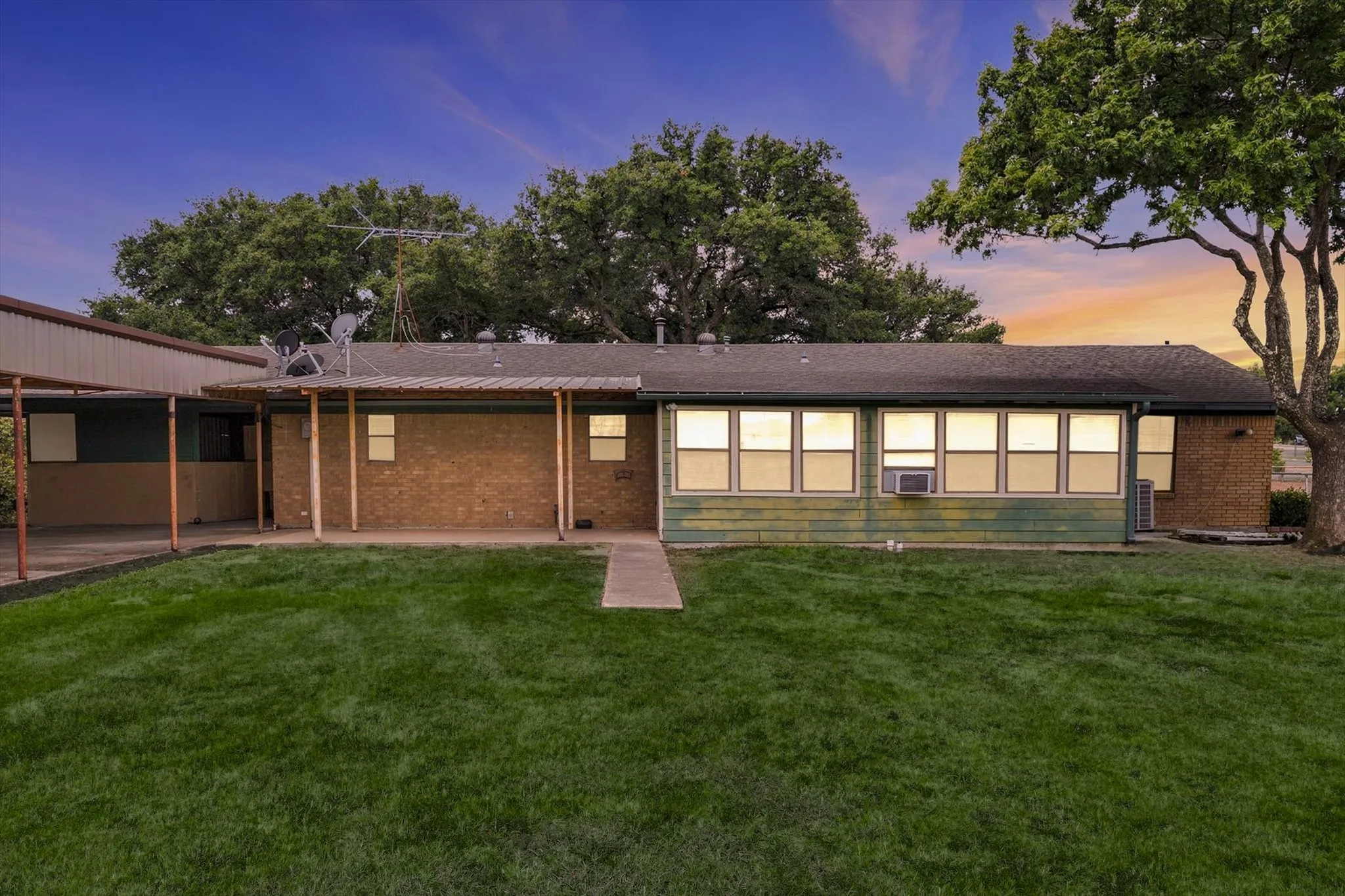 Single Family Residence For Sale in Denton County , 10138 Terrace Road, Sanger, Texas 76266, 3 Bedroom, 2 Bathroom, 1 Garage spaces, 1,488 Sqft, built in 1977, mls#21360203, Real Estate Agent in Sanger, Homes For Sale in Denton county, Homes For Sale in Sanger, Realtor in Sanger Texas, Real Estate Brokerage Independent Realty Texas, Luminita Cordes Realtor