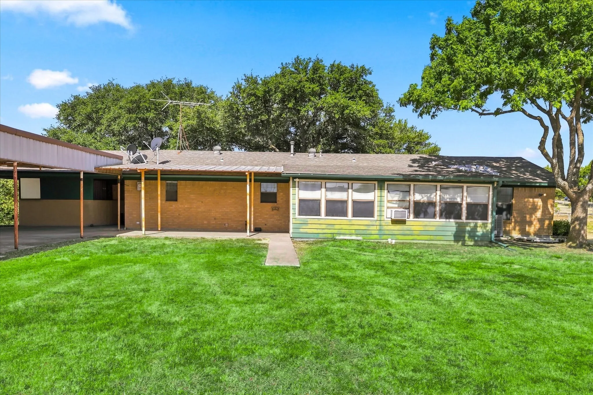 Single Family Residence For Sale in Denton County , 10138 Terrace Road, Sanger, Texas 76266, 3 Bedroom, 2 Bathroom, 1 Garage spaces, 1,488 Sqft, built in 1977, mls#21360203, Real Estate Agent in Sanger, Homes For Sale in Denton county, Homes For Sale in Sanger, Realtor in Sanger Texas, Real Estate Brokerage Independent Realty Texas, Luminita Cordes Realtor