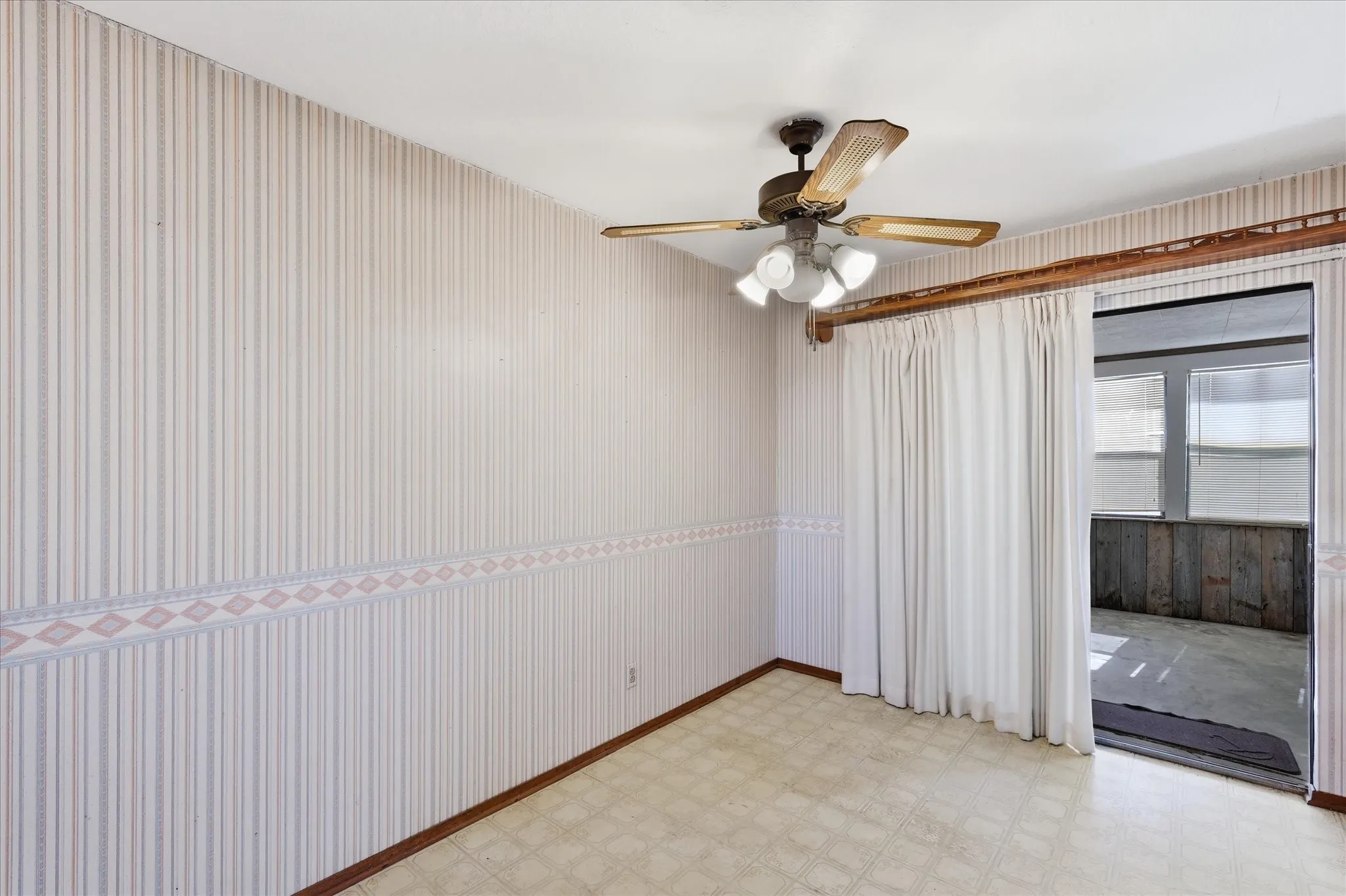 Single Family Residence For Sale in Denton County , 10138 Terrace Road, Sanger, Texas 76266, 3 Bedroom, 2 Bathroom, 1 Garage spaces, 1,488 Sqft, built in 1977, mls#21360203, Real Estate Agent in Sanger, Homes For Sale in Denton county, Homes For Sale in Sanger, Realtor in Sanger Texas, Real Estate Brokerage Independent Realty Texas, Luminita Cordes Realtor