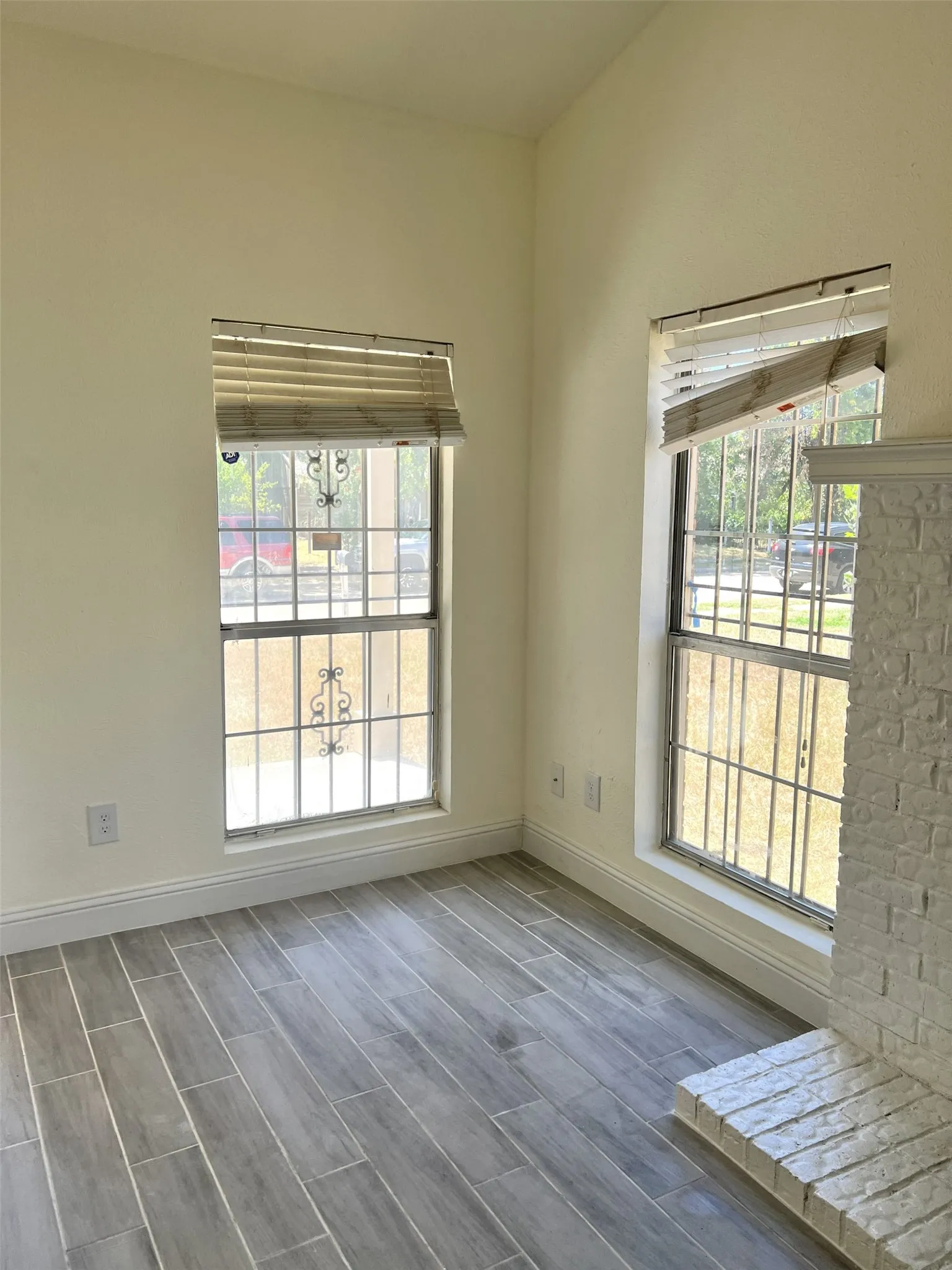 Single Family Residence For Sale in Dallas County , 380 Ancestry Lane, Dallas, Texas 75217, 2 Bedroom, 2 Bathroom, 2 Garage spaces, 1,064 Sqft, built in 1984, mls#21361191, Real Estate Agent in Dallas, Homes For Sale in Dallas county, Homes For Sale in Dallas, Realtor in Dallas Texas, Real Estate Brokerage Independent Realty Texas, Luminita Cordes Realtor