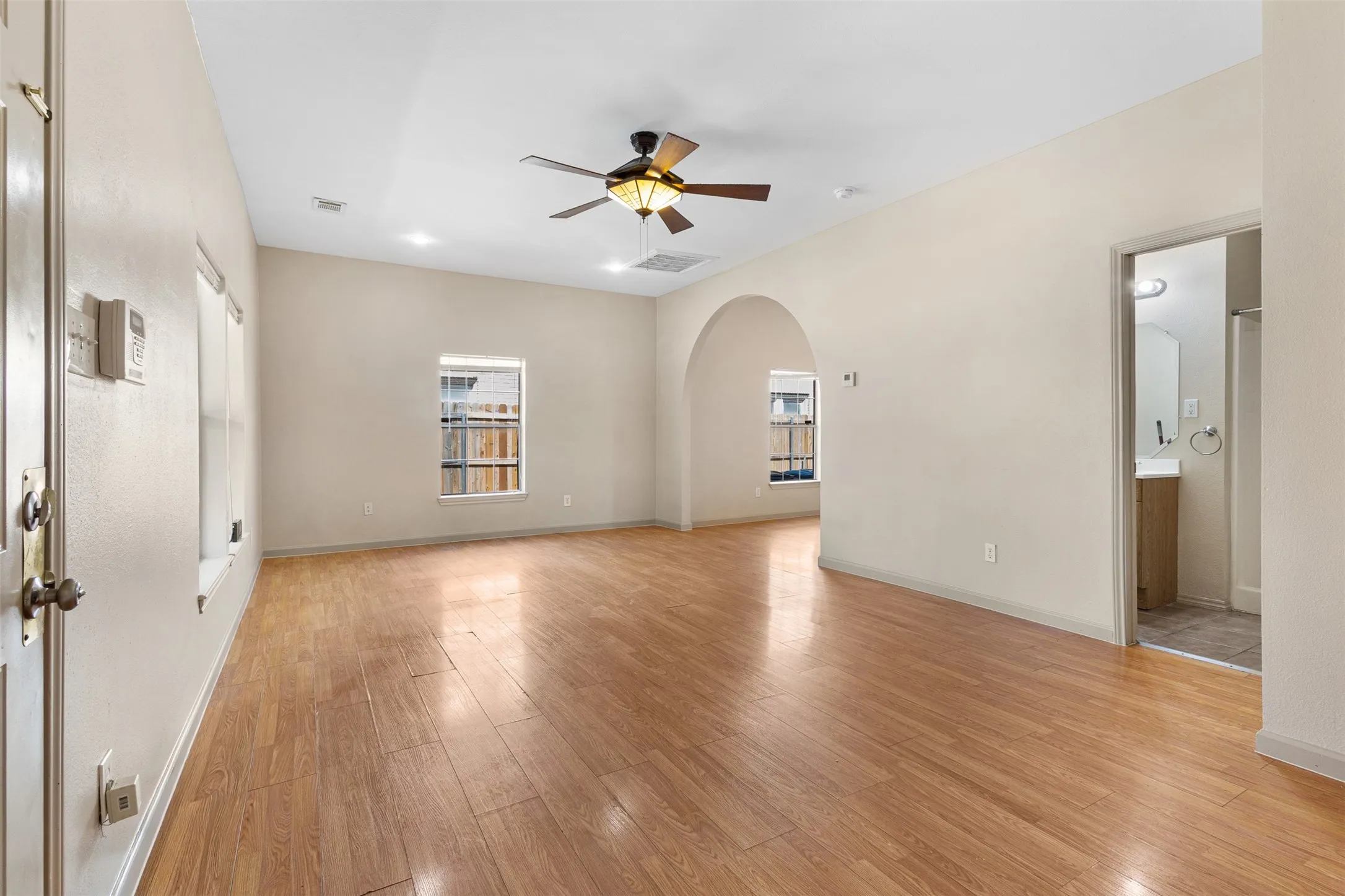 Single Family Residence For Sale in Tarrant County , 1235 E Leuda Street, Fort Worth, Texas 76104, 3 Bedroom, 2 Bathroom, Garage spaces, 1,147 Sqft, built in 1905, mls#21361193, Real Estate Agent in Fort Worth, Homes For Sale in Tarrant county, Homes For Sale in Fort Worth, Realtor in Fort Worth Texas, Real Estate Brokerage Independent Realty Texas, Luminita Cordes Realtor
