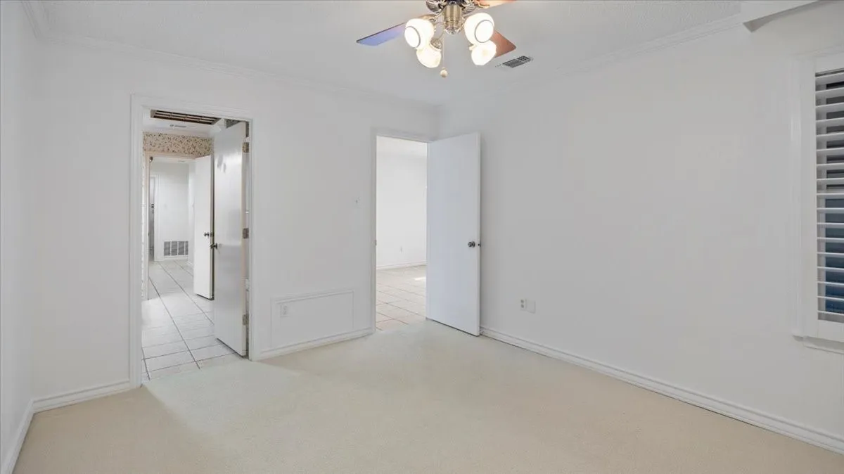 Second bedroom.