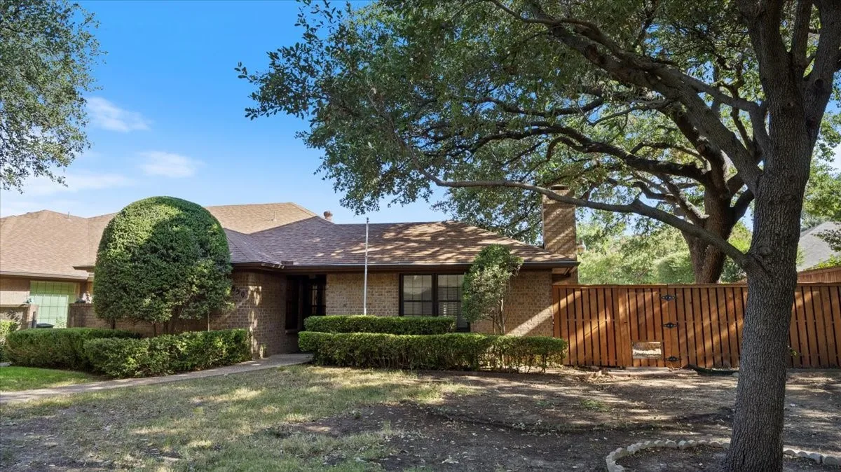 Wonderful half-duplex in a quiet neighborhood.