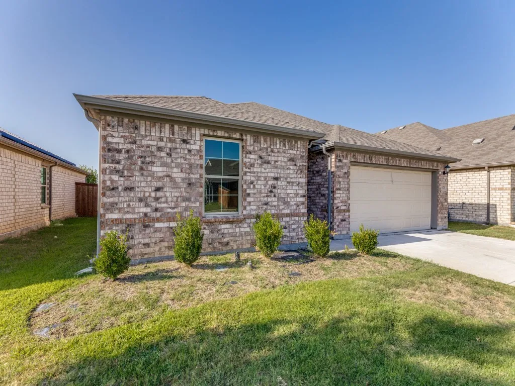 Single Family Residence For Sale in Tarrant County , 620 Bronze Forest Drive, Fort Worth, Texas 76131, 4 Bedroom, 2 Bathroom, 2 Garage spaces, 1,929 Sqft, built in 2021, mls#21361194, Real Estate Agent in Fort Worth, Homes For Sale in Tarrant county, Homes For Sale in Fort Worth, Realtor in Fort Worth Texas, Real Estate Brokerage Independent Realty Texas, Luminita Cordes Realtor