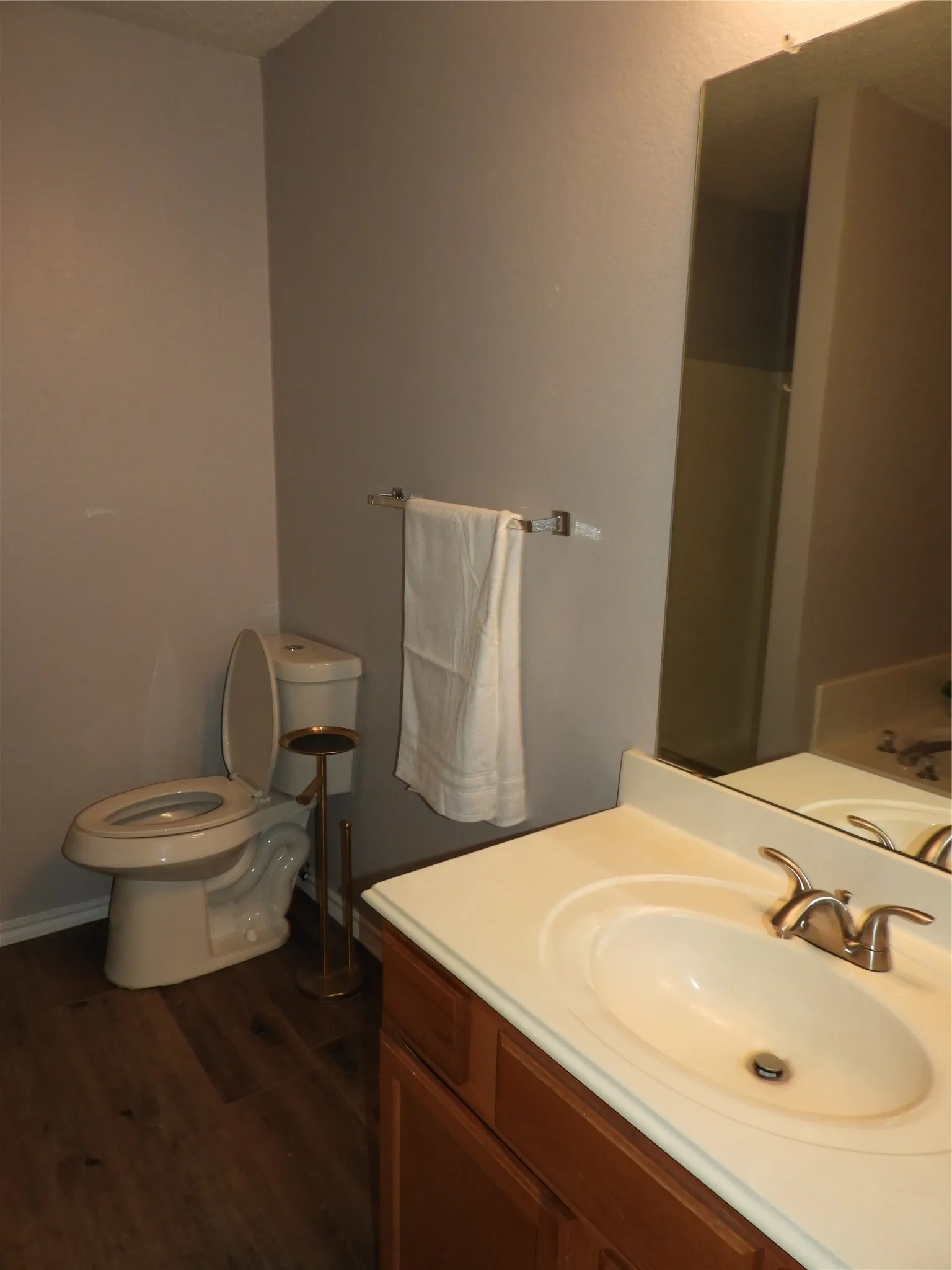 Single Family Residence For Rent in Collin County , 2604 Lookout Drive, Mc Kinney, Texas 75071, 3 Bedroom, 2 Bathroom, 2 Garage spaces, 1,736 Sqft, built in 1999, Price $2,100, mls#21355016, Real Estate Agent in Mc Kinney, Homes For Rent in Collin county, Homes For Rent in Mc Kinney, Realtor in Mc Kinney Texas, Real Estate Brokerage Independent Realty Texas, Luminita Cordes Realtor