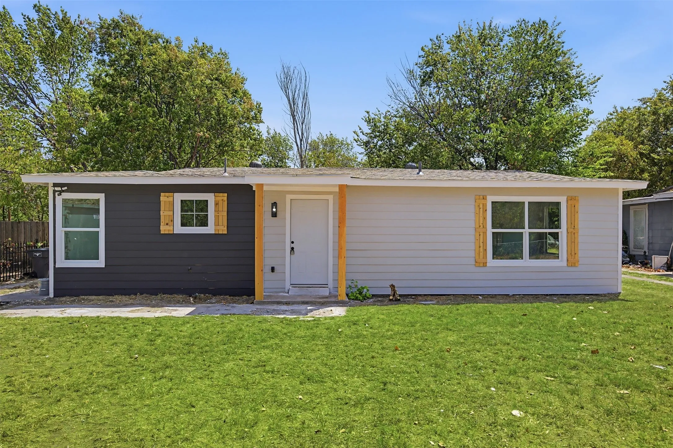 Single Family Residence For Sale in Tarrant County , 2841 Langston Street, Fort Worth, Texas 76105, 3 Bedroom, 2 Bathroom, Garage spaces, 1,042 Sqft, built in 1953, mls#21361207, Real Estate Agent in Fort Worth, Homes For Sale in Tarrant county, Homes For Sale in Fort Worth, Realtor in Fort Worth Texas, Real Estate Brokerage Independent Realty Texas, Luminita Cordes Realtor