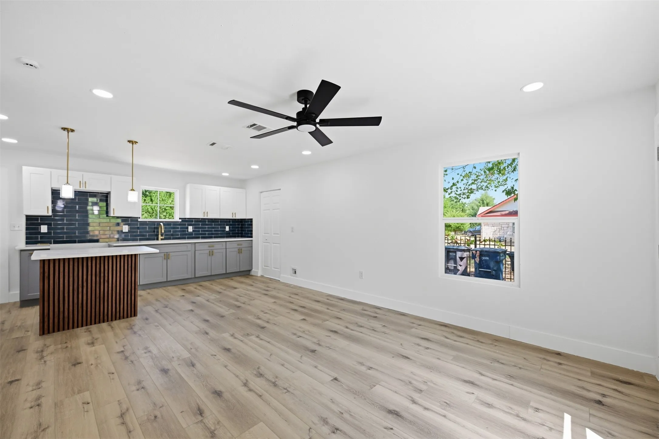 Single Family Residence For Sale in Tarrant County , 2841 Langston Street, Fort Worth, Texas 76105, 3 Bedroom, 2 Bathroom, Garage spaces, 1,042 Sqft, built in 1953, mls#21361207, Real Estate Agent in Fort Worth, Homes For Sale in Tarrant county, Homes For Sale in Fort Worth, Realtor in Fort Worth Texas, Real Estate Brokerage Independent Realty Texas, Luminita Cordes Realtor