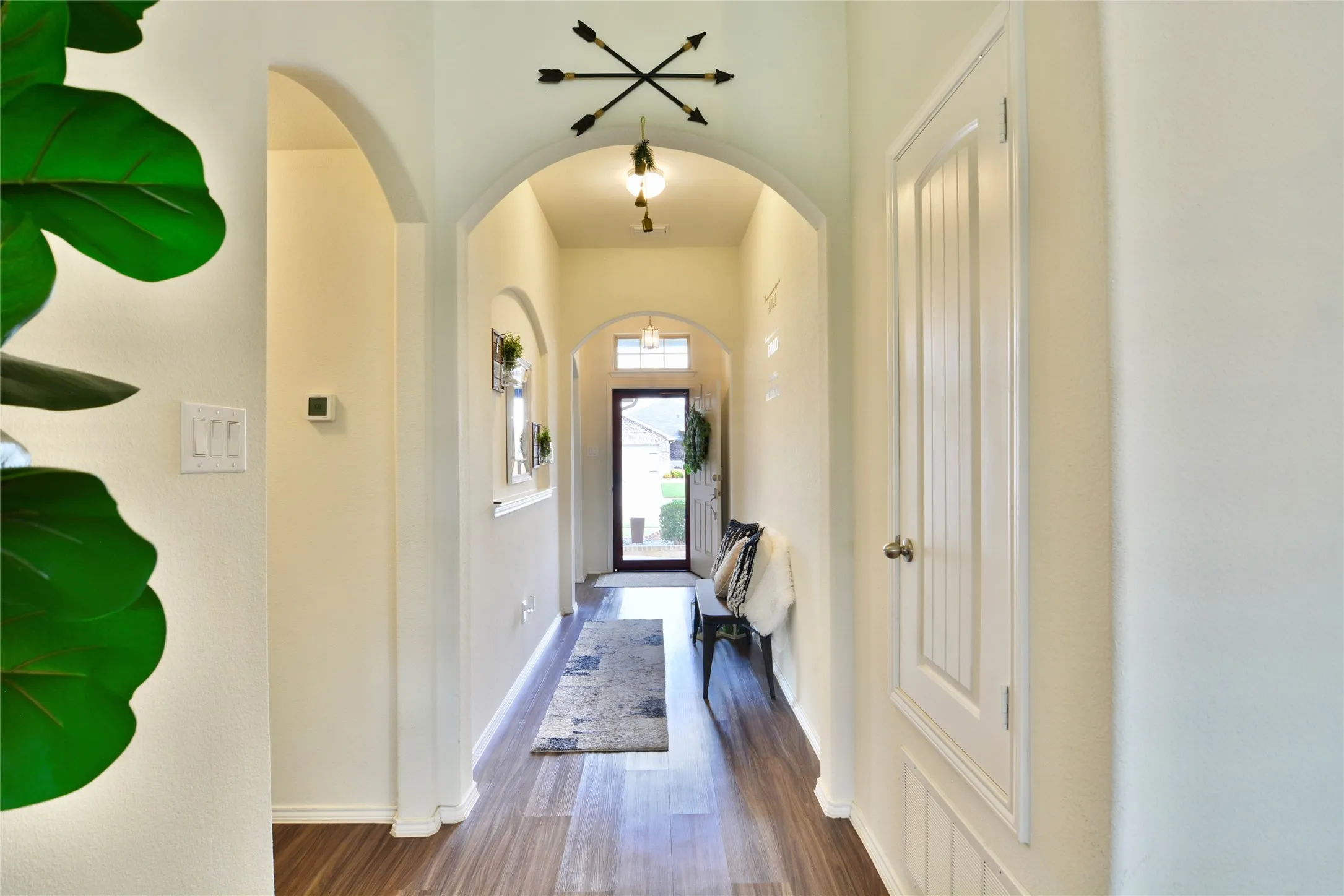Entryway with​​‌​​​​‌​​‌‌​‌‌​​​‌‌​‌​‌​‌​​​‌​​ arches
