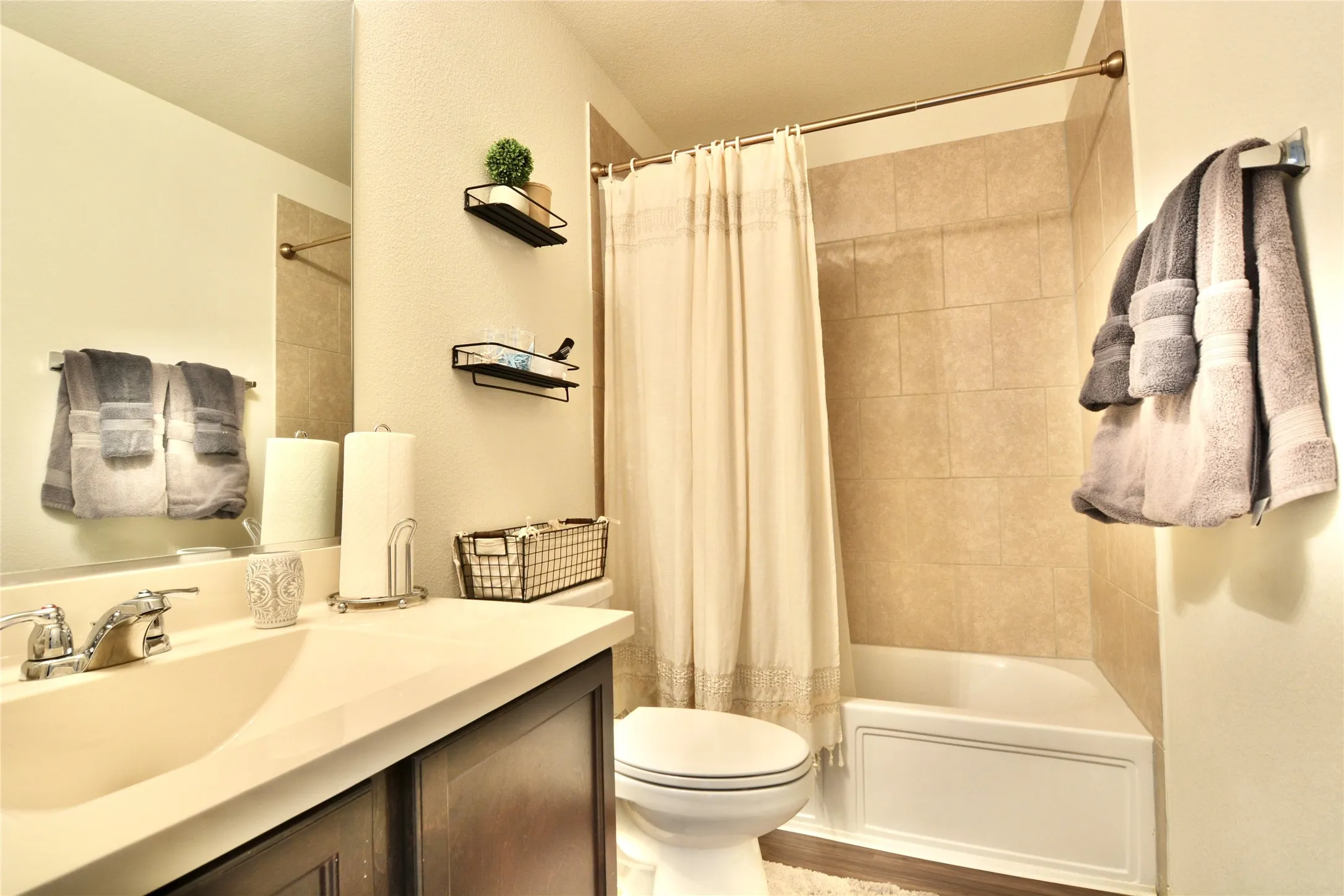Secondary bathroom with tiled shower