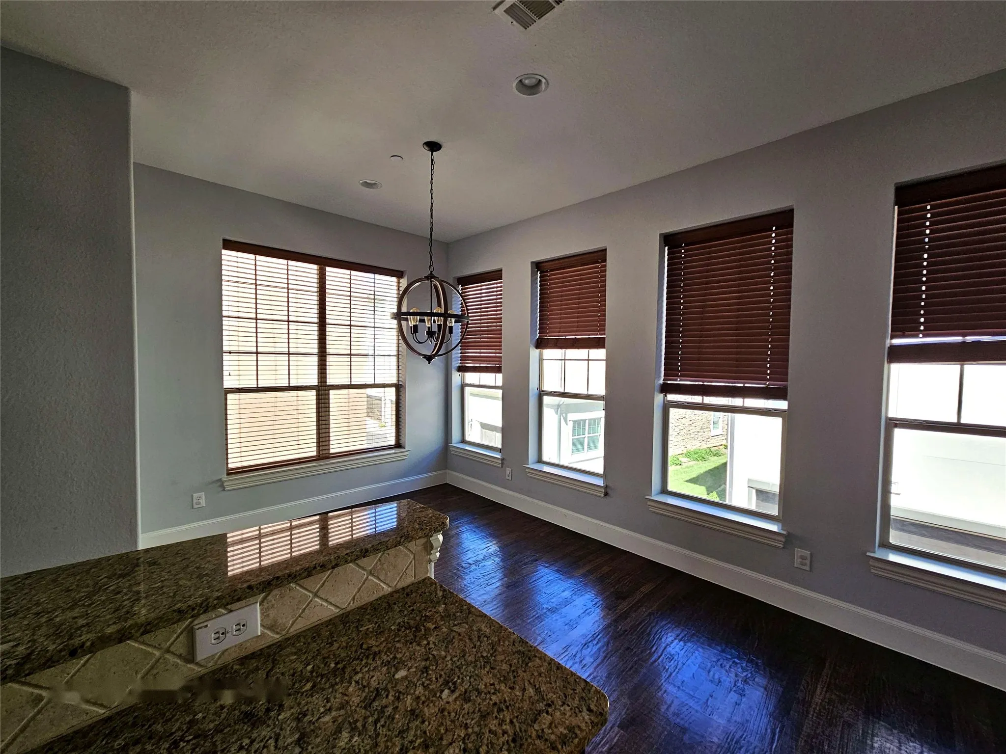 Condominium For Sale in Dallas County , 627 Senda 58, Irving, Texas 75039, 3 Bedroom, 4 Bathroom, 2 Garage spaces, 2,107 Sqft, built in 2007, mls#21361211, Real Estate Agent in Irving, Homes For Sale in Dallas county, Homes For Sale in Irving, Realtor in Irving Texas, Real Estate Brokerage Independent Realty Texas, Luminita Cordes Realtor