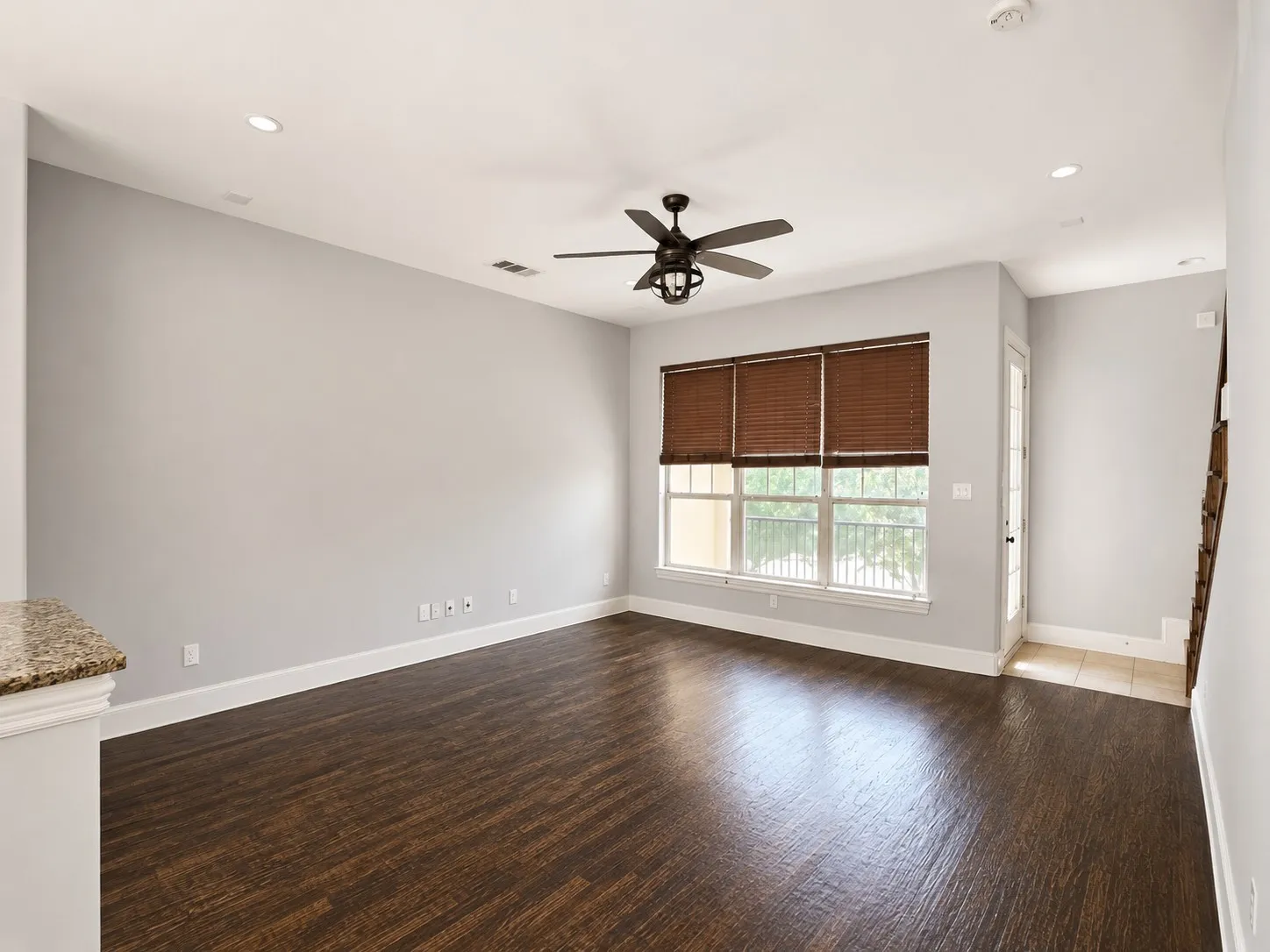 Condominium For Sale in Dallas County , 627 Senda 58, Irving, Texas 75039, 3 Bedroom, 4 Bathroom, 2 Garage spaces, 2,107 Sqft, built in 2007, mls#21361211, Real Estate Agent in Irving, Homes For Sale in Dallas county, Homes For Sale in Irving, Realtor in Irving Texas, Real Estate Brokerage Independent Realty Texas, Luminita Cordes Realtor