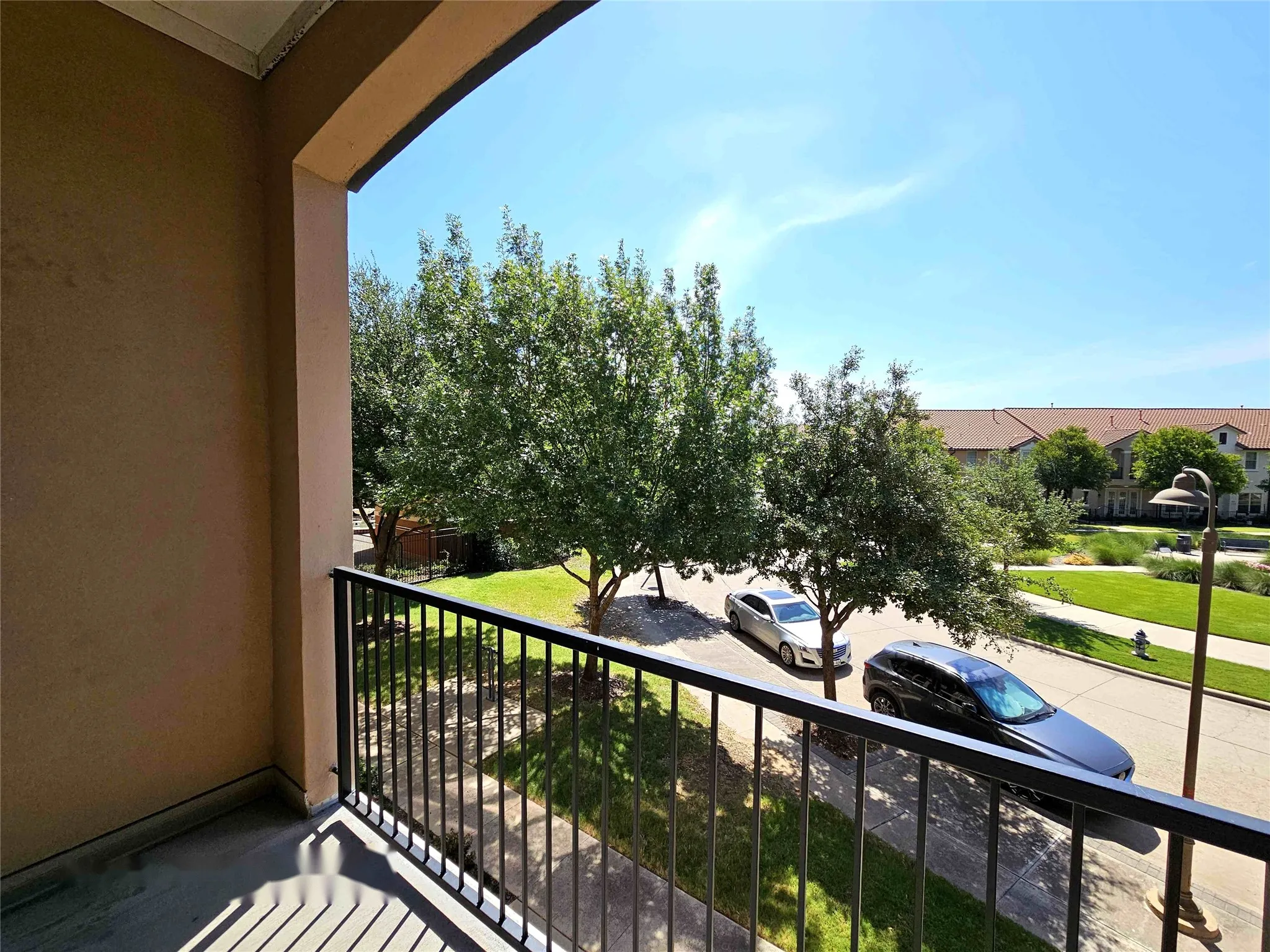 Condominium For Sale in Dallas County , 627 Senda 58, Irving, Texas 75039, 3 Bedroom, 4 Bathroom, 2 Garage spaces, 2,107 Sqft, built in 2007, mls#21361211, Real Estate Agent in Irving, Homes For Sale in Dallas county, Homes For Sale in Irving, Realtor in Irving Texas, Real Estate Brokerage Independent Realty Texas, Luminita Cordes Realtor