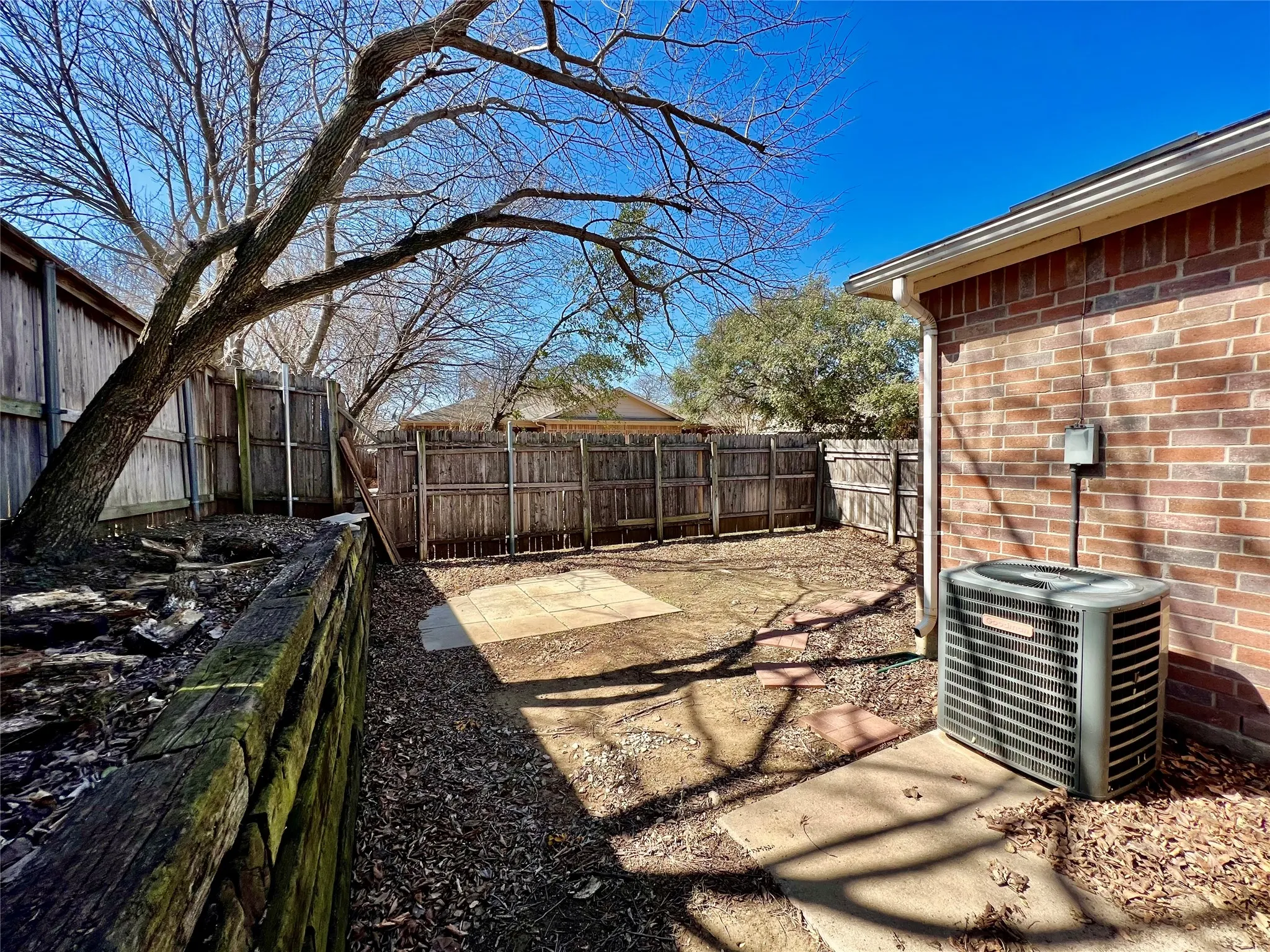 Duplex For Rent in Tarrant County , 848 Mirabell Court 850, Arlington, Texas 76015, 3 Bedroom, 2 Bathroom, 1 Garage spaces, 1,116 Sqft, built in 2006, mls#21361213, Real Estate Agent in Arlington, Homes For Rent in Tarrant county, Homes For Rent in Arlington, Realtor in Arlington Texas, Real Estate Brokerage Independent Realty Texas, Luminita Cordes Realtor