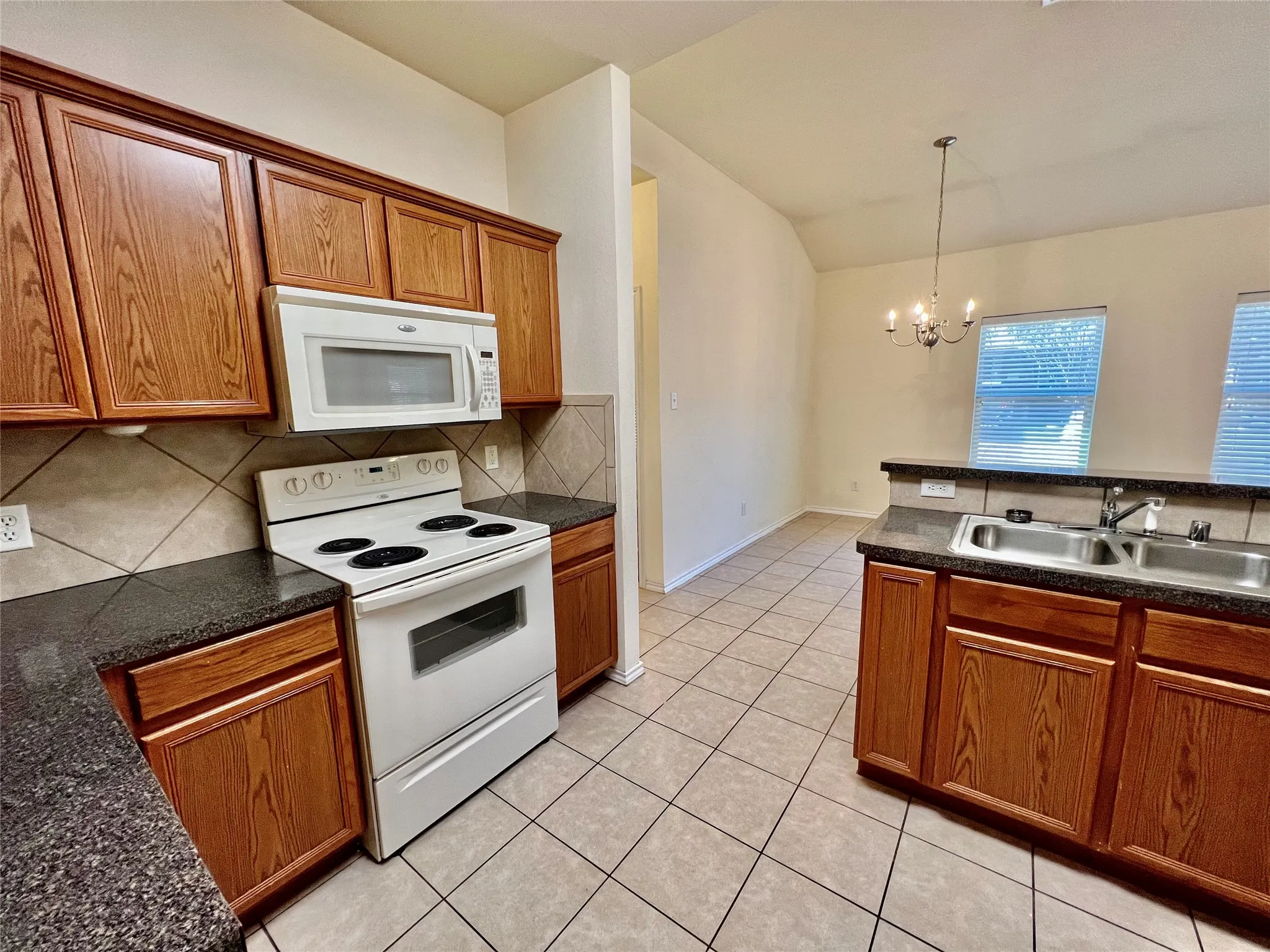 Duplex For Rent in Tarrant County , 848 Mirabell Court 850, Arlington, Texas 76015, 3 Bedroom, 2 Bathroom, 1 Garage spaces, 1,116 Sqft, built in 2006, mls#21361213, Real Estate Agent in Arlington, Homes For Rent in Tarrant county, Homes For Rent in Arlington, Realtor in Arlington Texas, Real Estate Brokerage Independent Realty Texas, Luminita Cordes Realtor